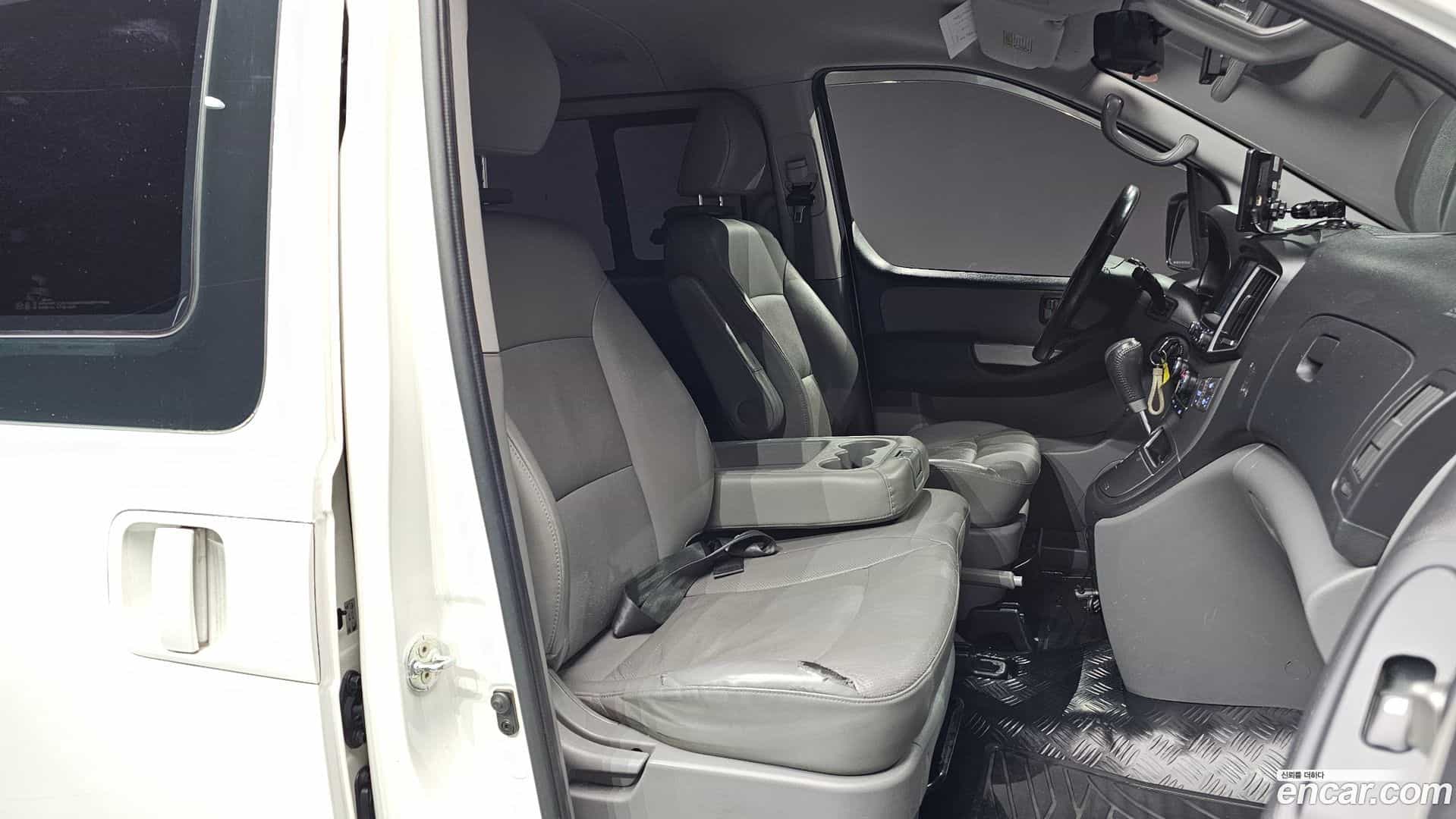 Starex Hyundai 2019.10-INNER-010