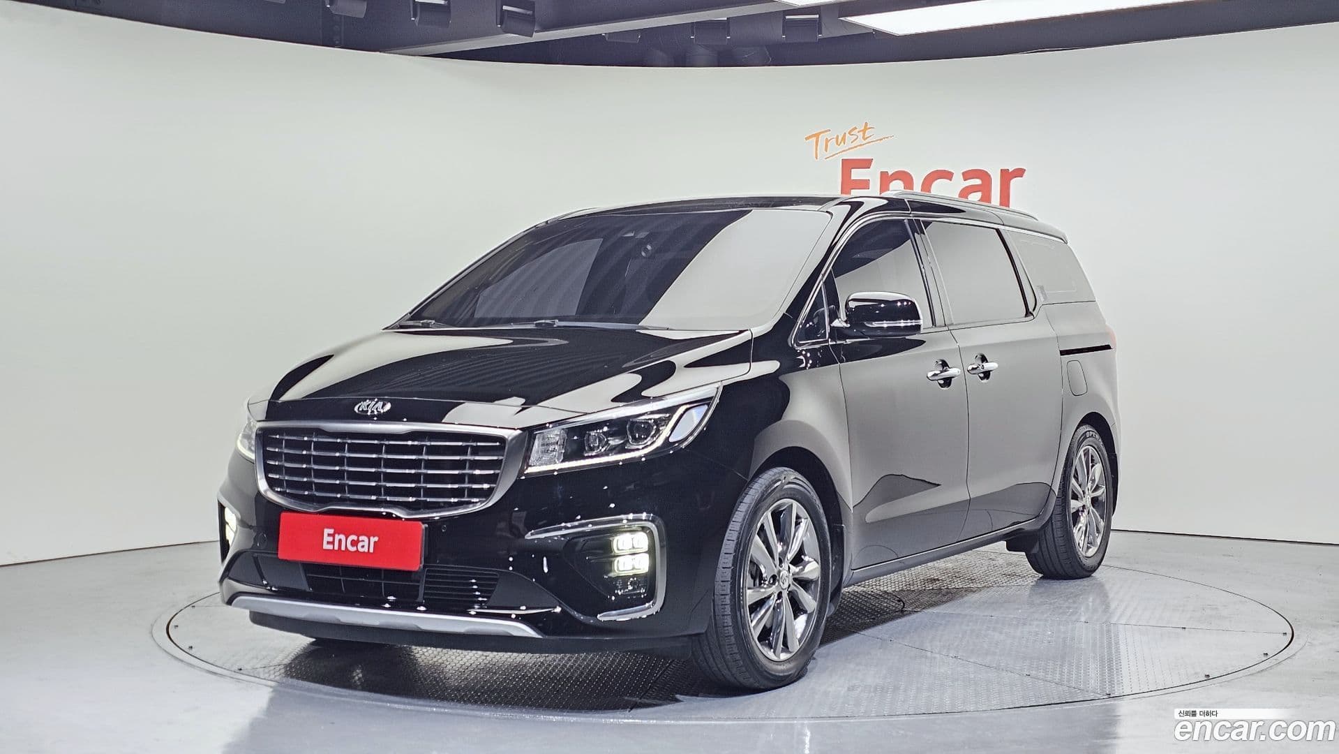 Main__Slider__Photo:Canival Kia 2019.11-0