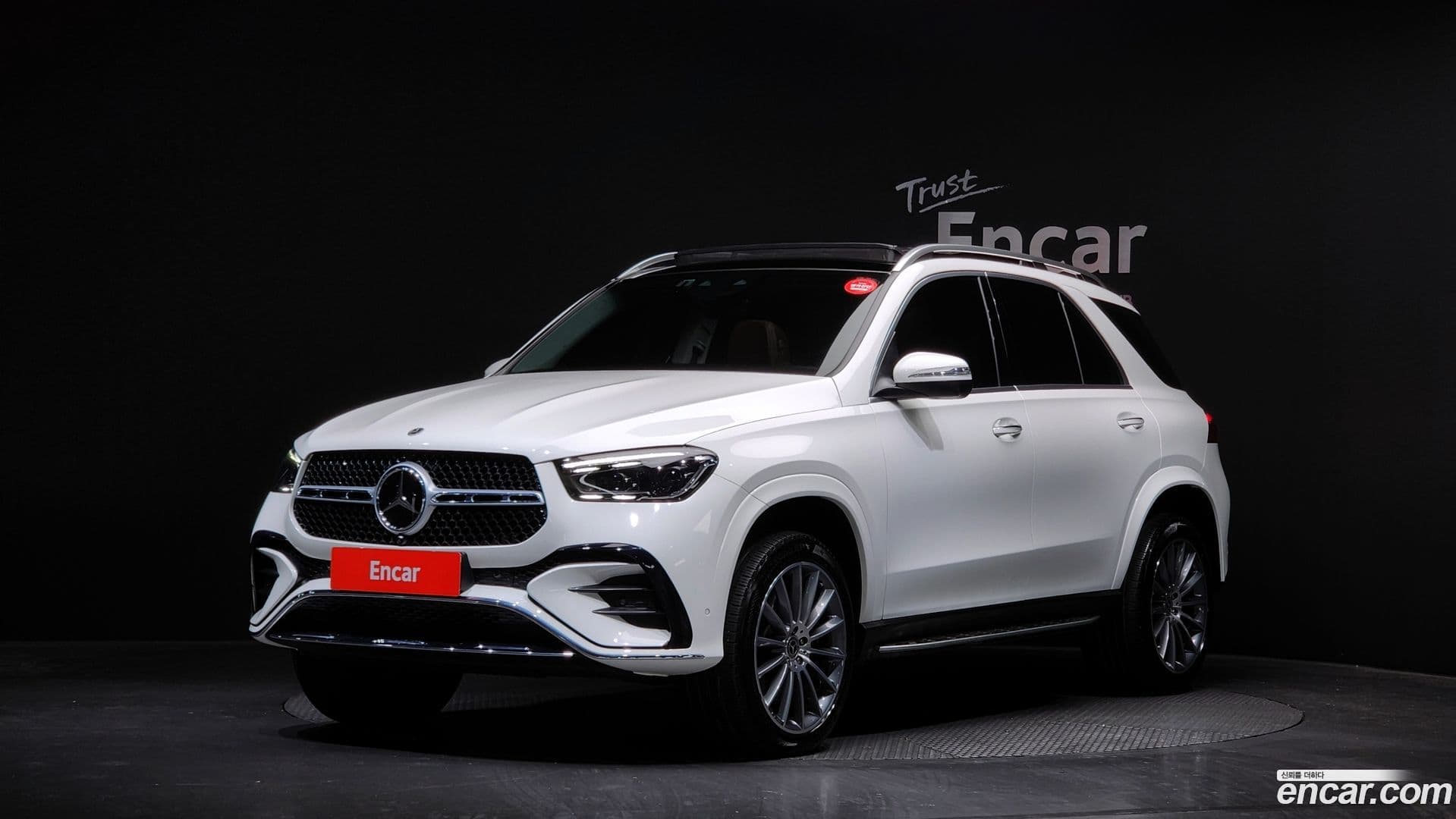 Main__Slider__Photo:GLE-Class Mercedes-Benz 2023.9-0