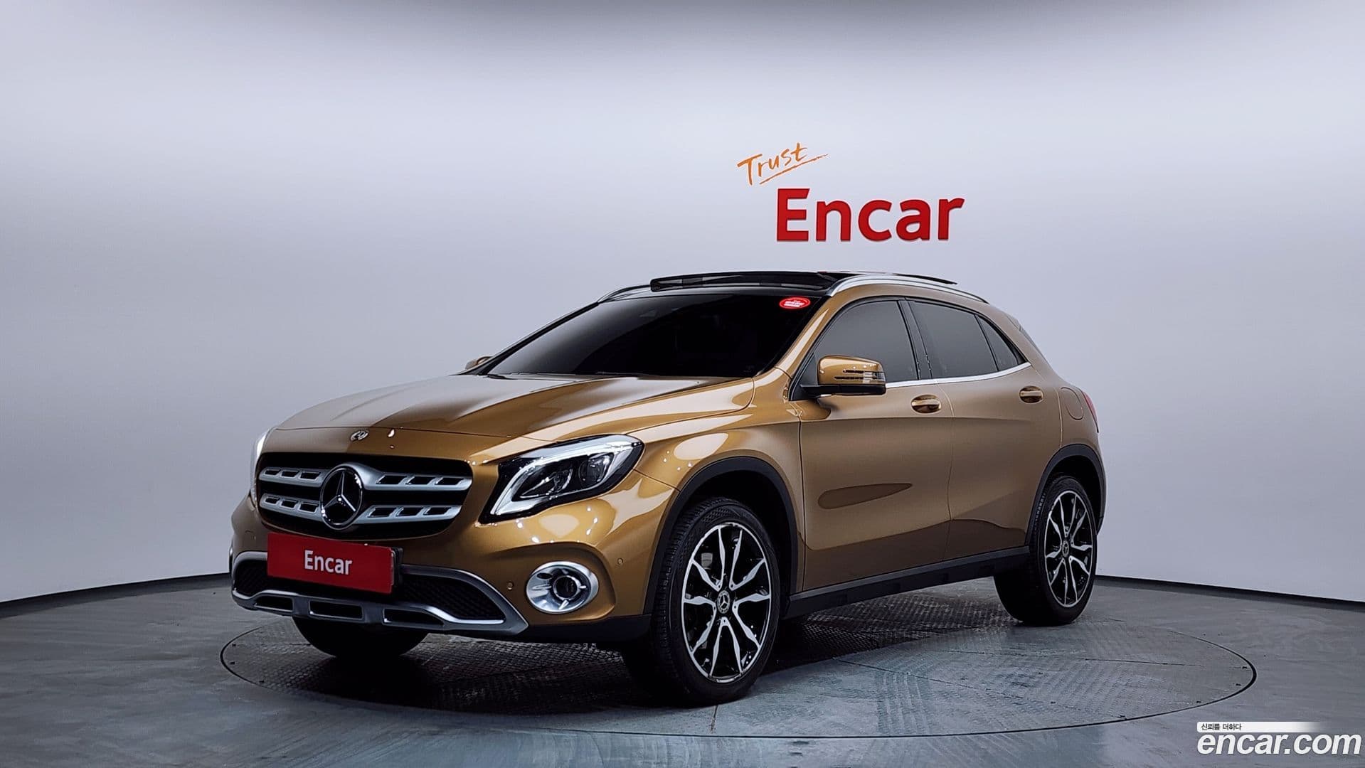 Main__Slider__Photo:GLA-Class Mercedes-Benz 2018.4-0