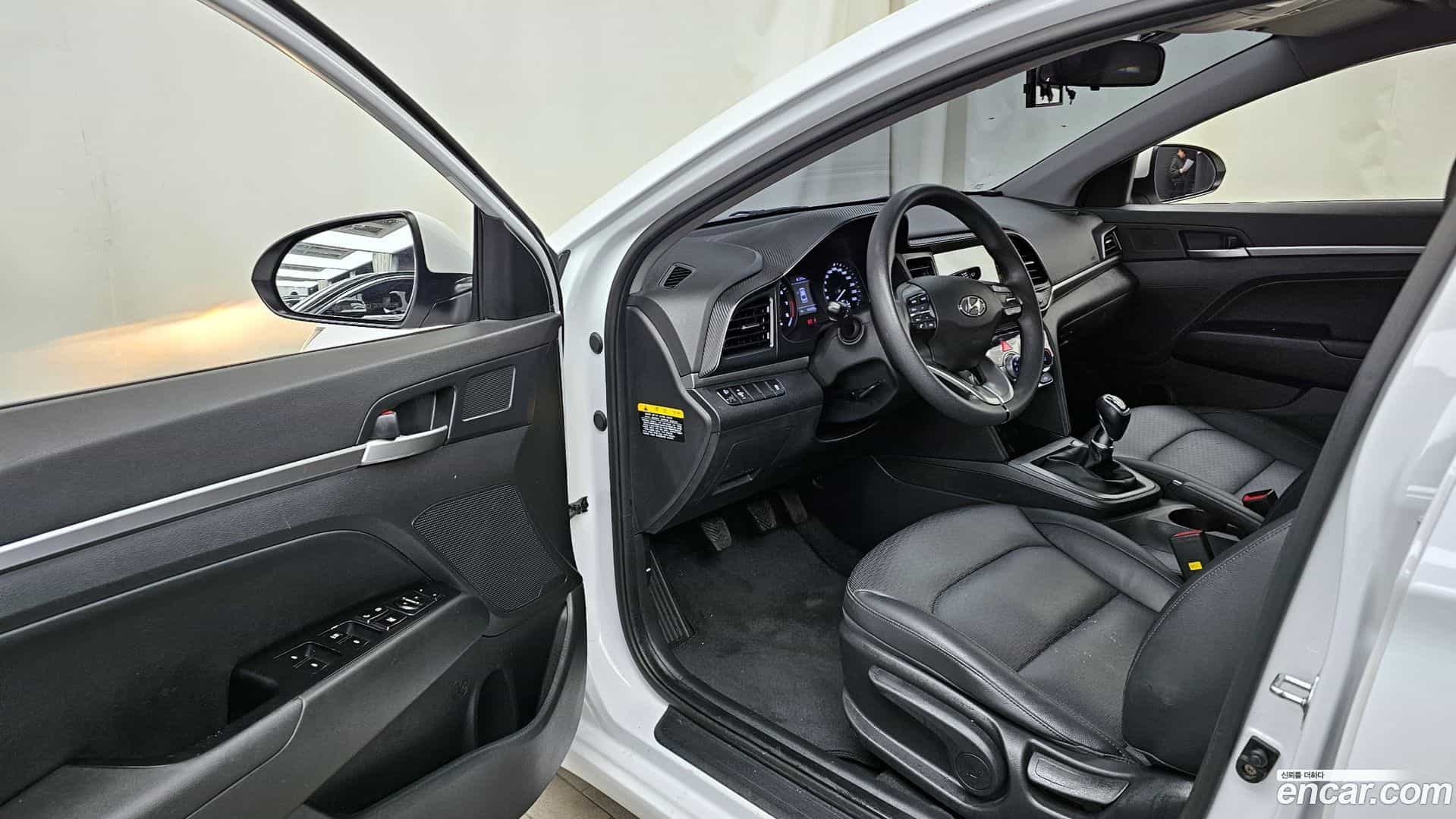 AVANTE Hyundai 2019.9-INNER-010