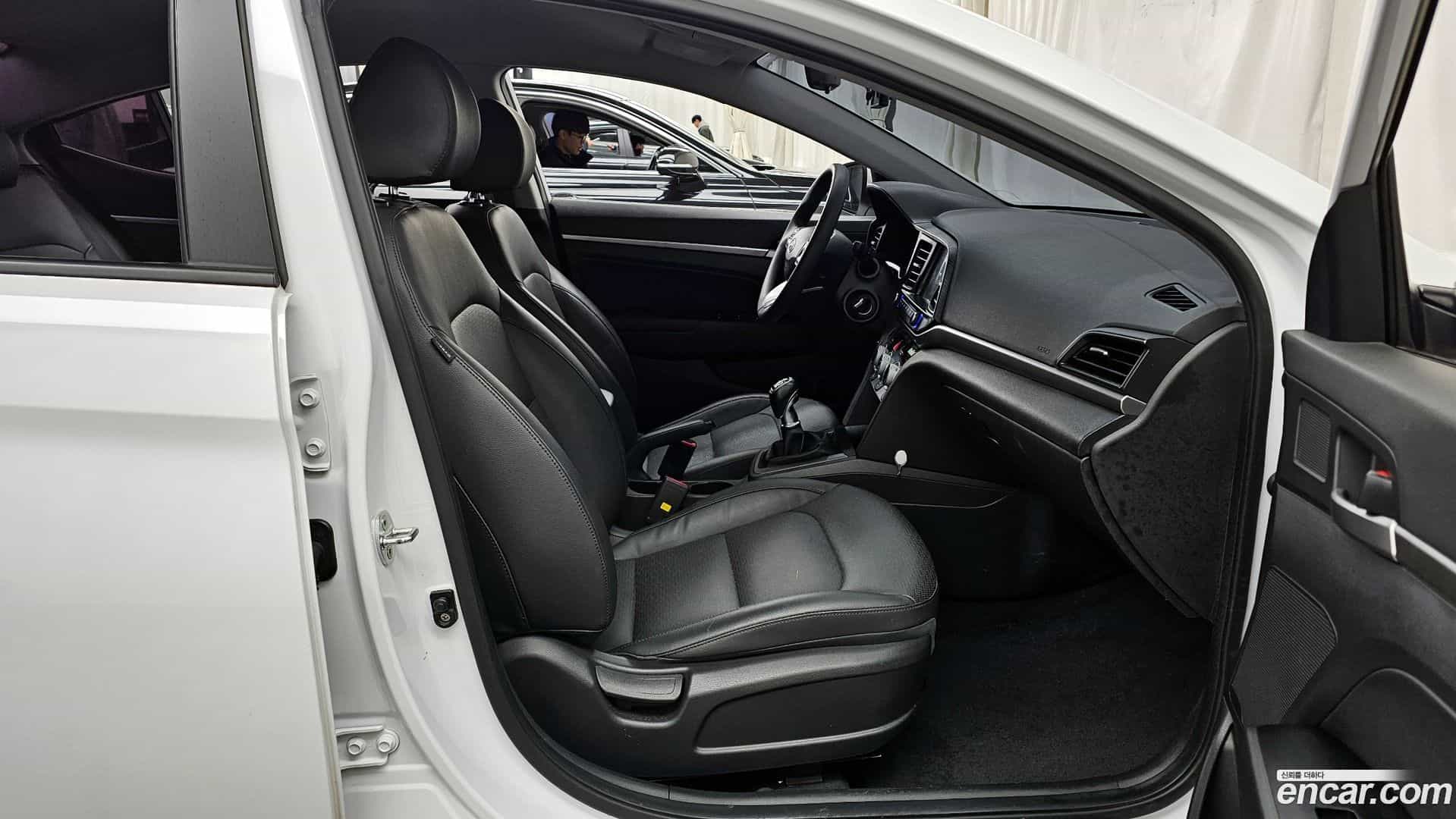 AVANTE Hyundai 2019.9-OPTION-015