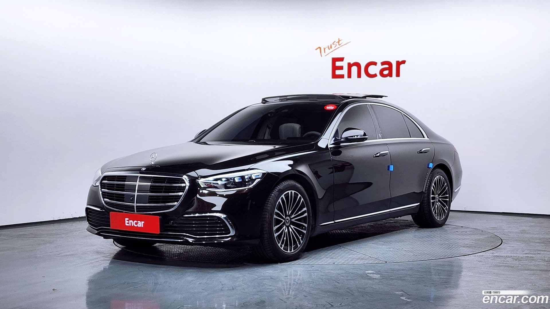 Main__Slider__Photo:S-Class Mercedes-Benz 2021.4-0