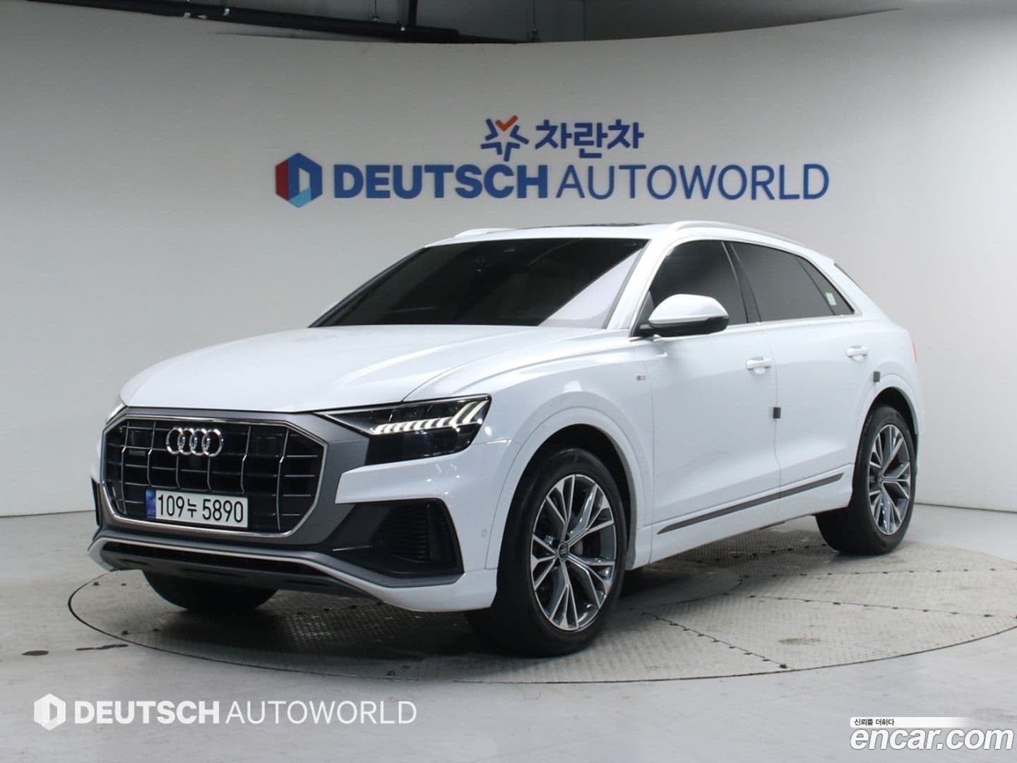 Main__Slider__Photo:Q8 Audi 2021.0-0