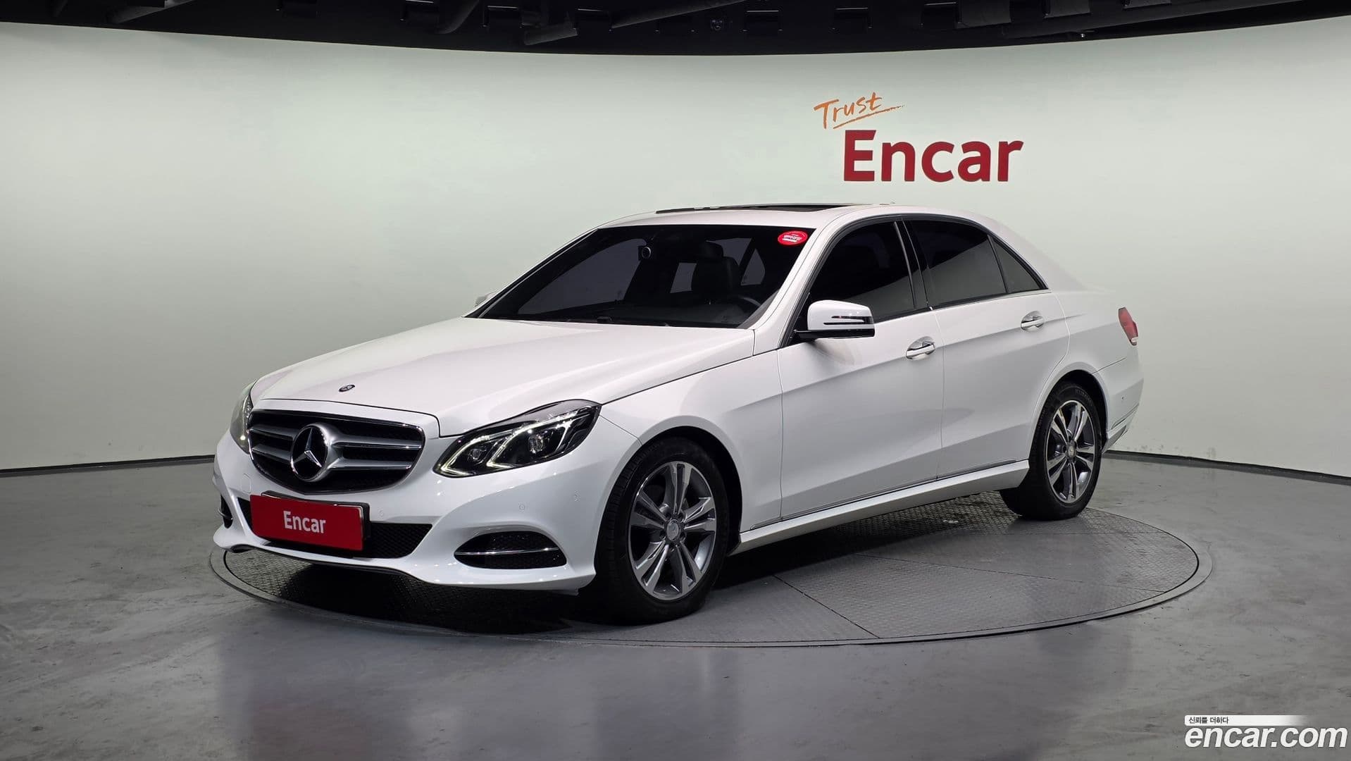 Main__Slider__Photo:E-Class Mercedes-Benz 2015.9-0
