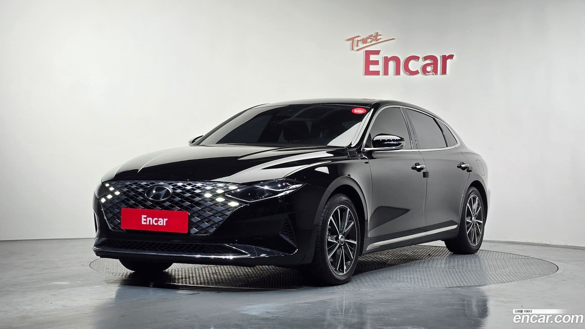Main__Slider__Photo:Grandeur Hyundai 2021.11-0