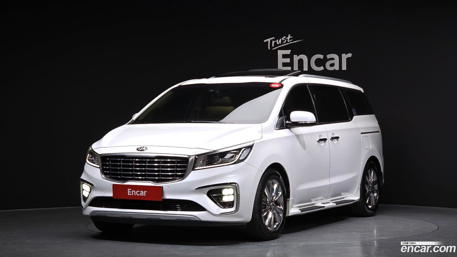 Main__Slider__Photo:Canival Kia 2019.1-0