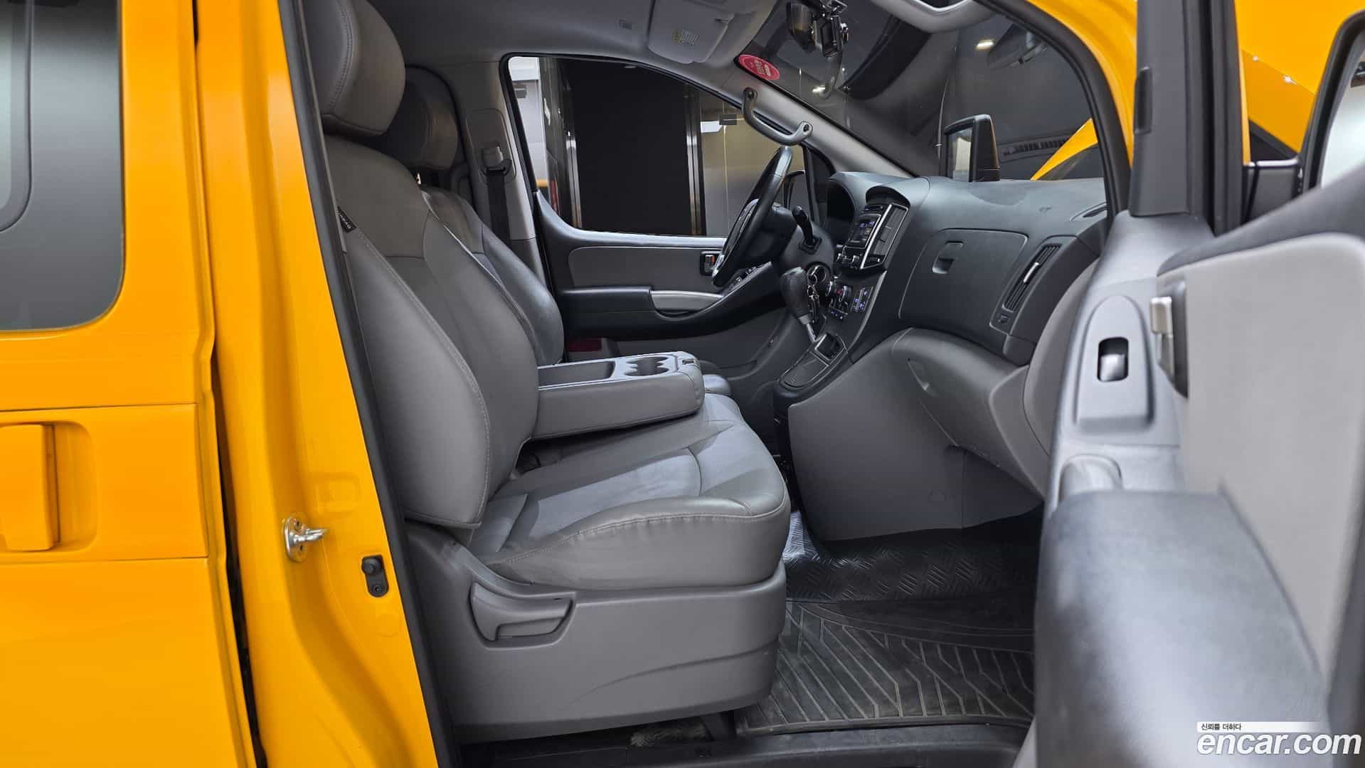 Starex Hyundai 2019.6-OPTION-015