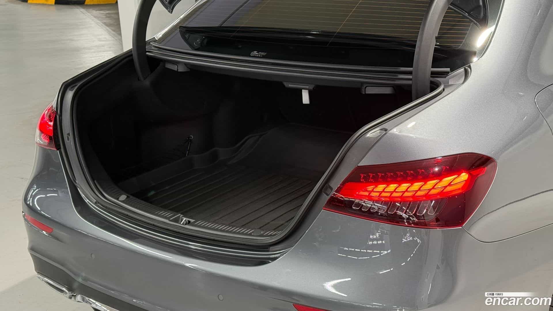 E-Class Mercedes-Benz 2022.4-INNER-010
