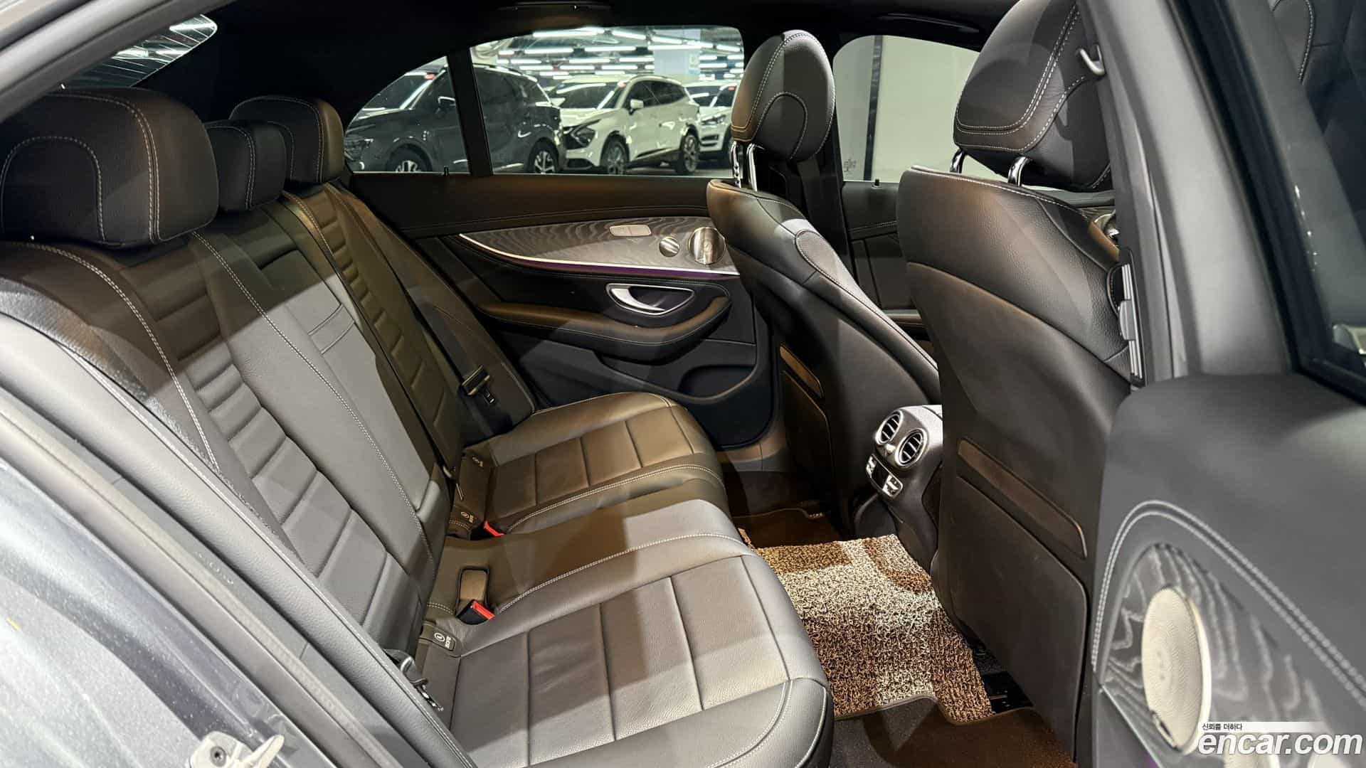 E-Class Mercedes-Benz 2022.4-OPTION-024