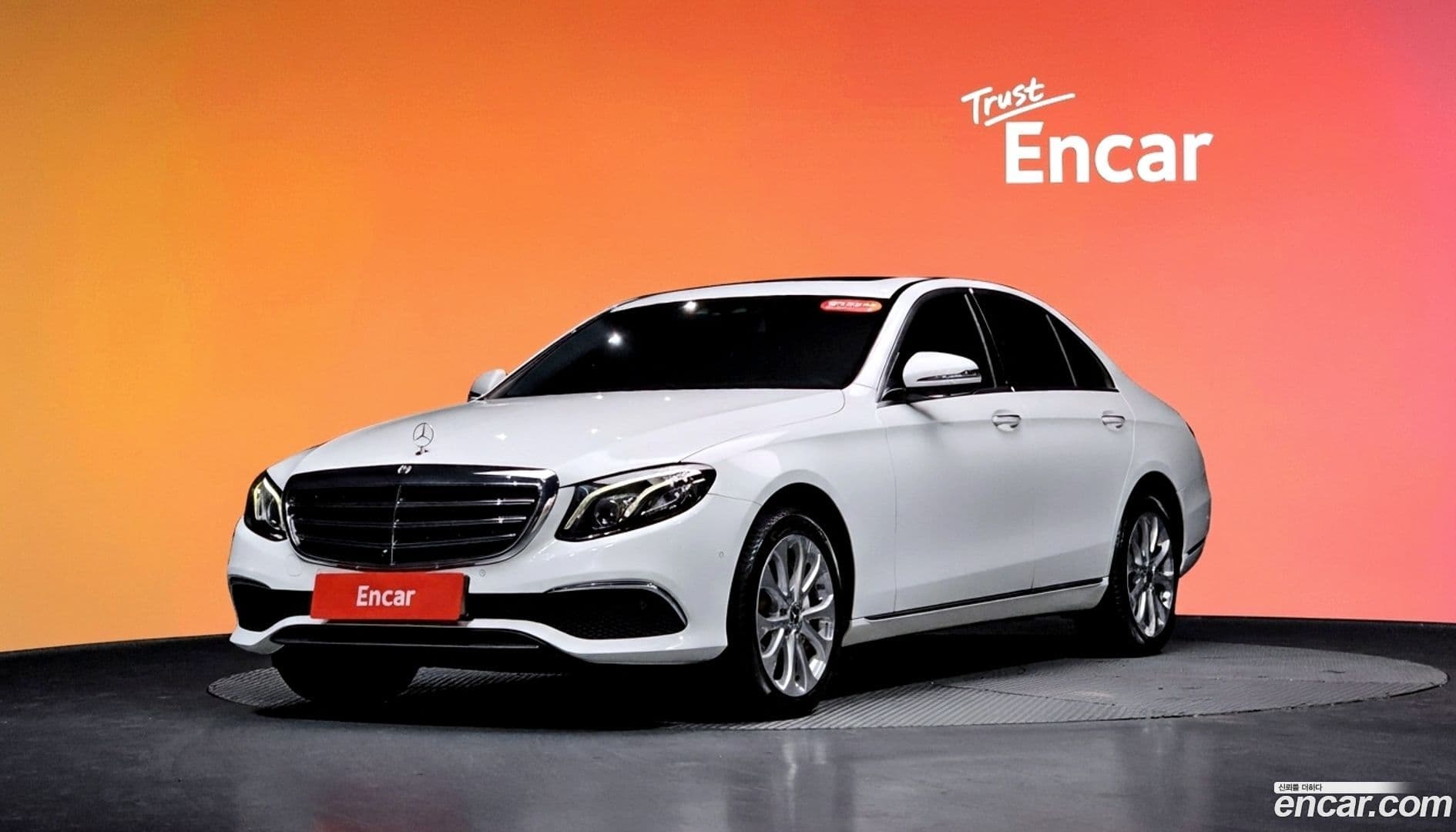 Main__Slider__Photo:E-Class Mercedes-Benz 2018.9-0