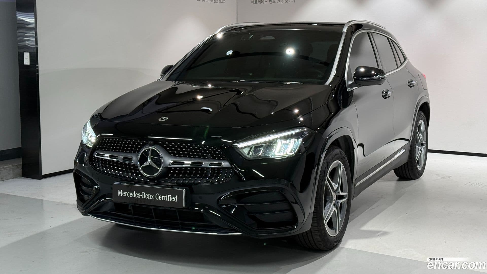 Main__Slider__Photo:GLA-Class Mercedes-Benz 2025.4-0