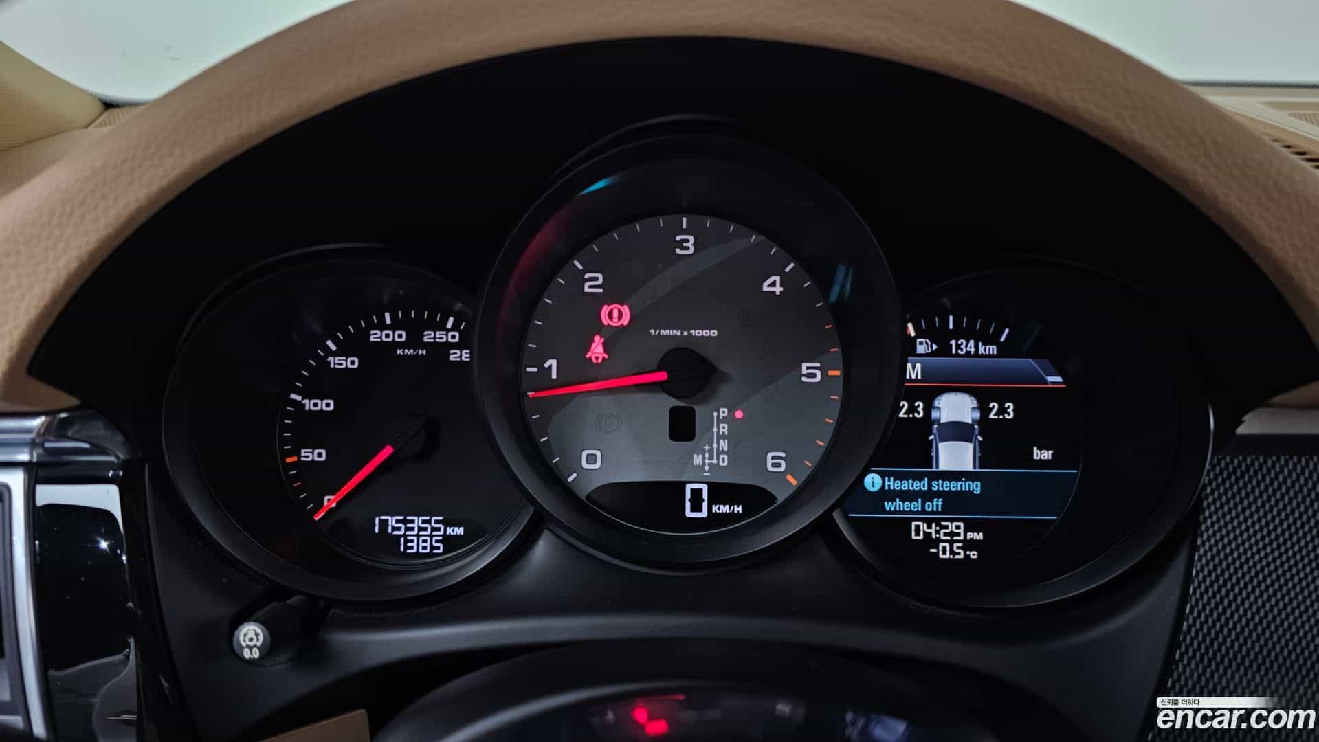 Macan Porsche 2015.5-INNER-008