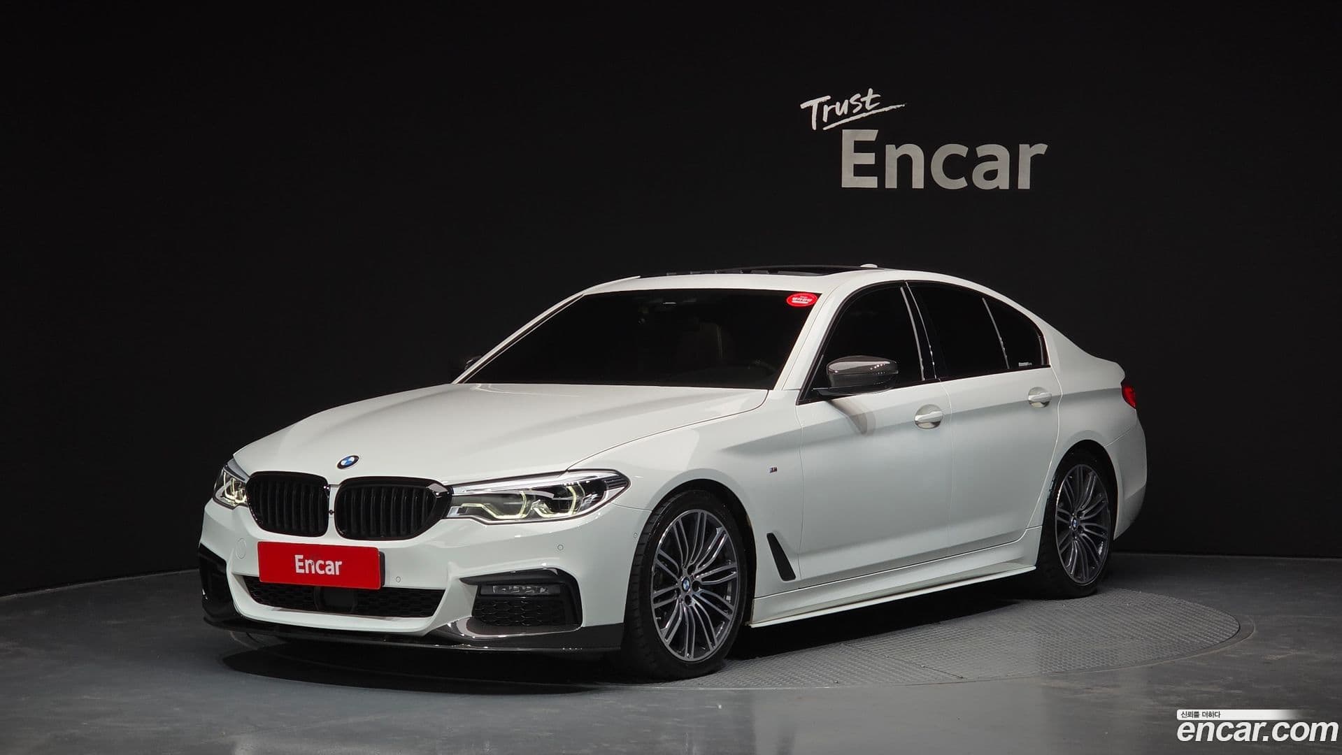 Main__Slider__Photo:5-Series BMW 2019.4-0