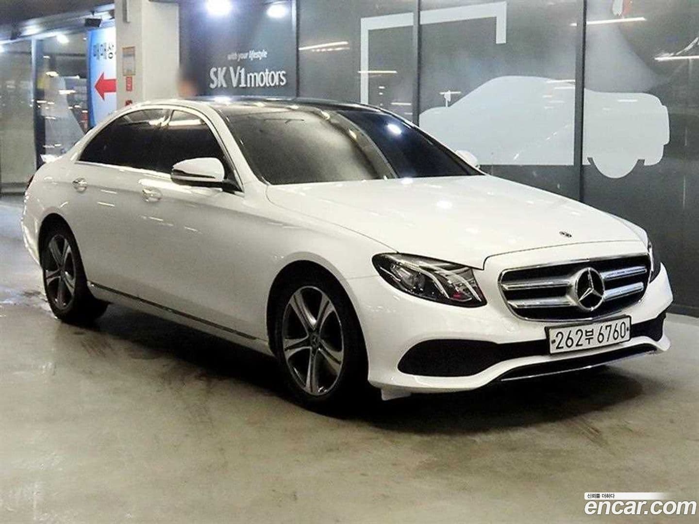Main__Slider__Photo:E-Class Mercedes-Benz 2019.8-0