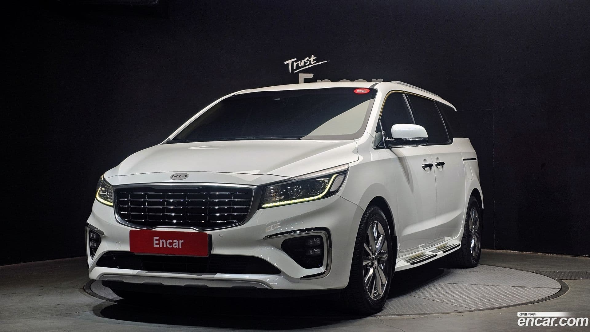Main__Slider__Photo:Canival Kia 2019.9-0