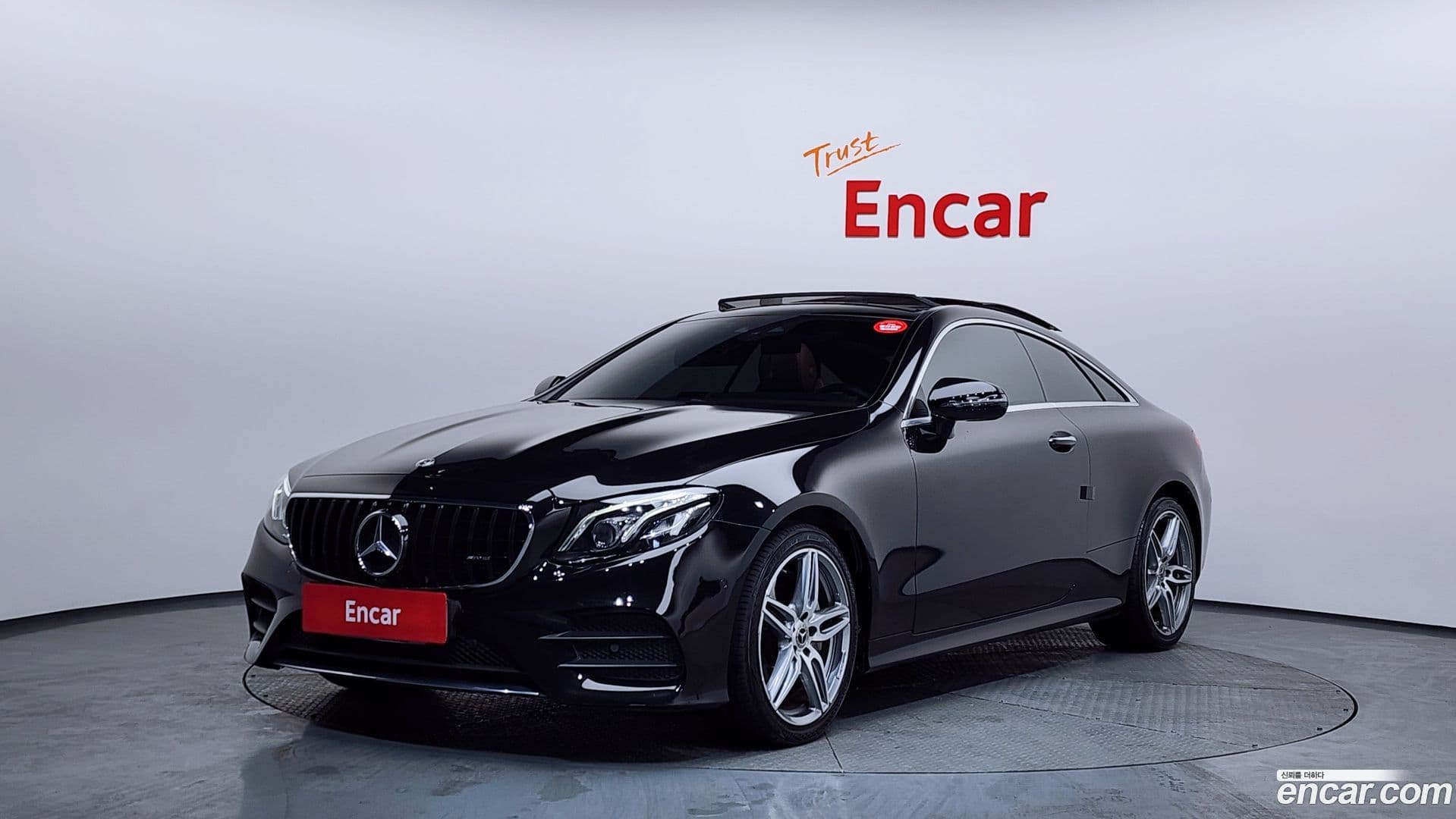 Main__Slider__Photo:E-Class Mercedes-Benz 2018.11-0