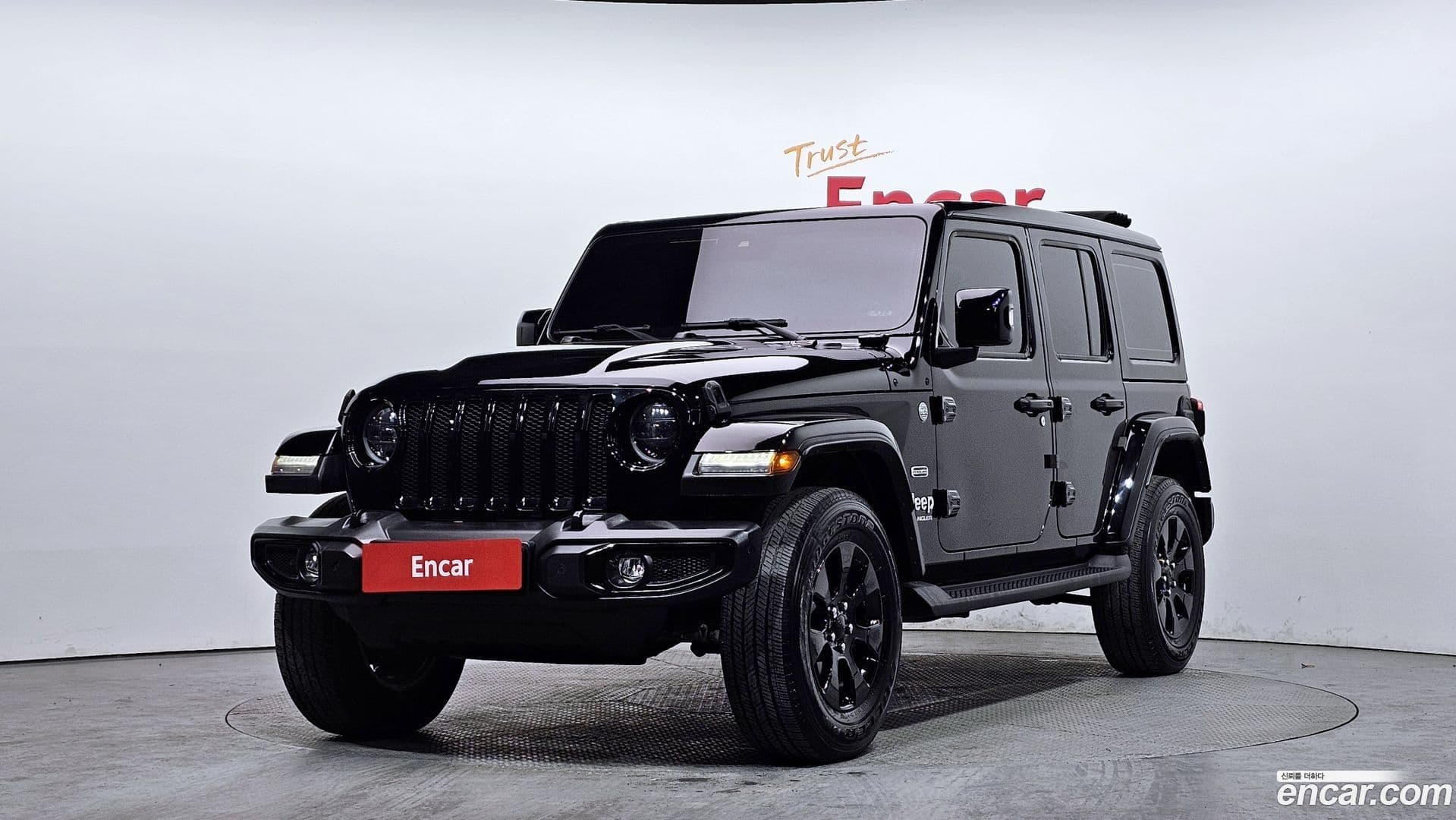 Main__Slider__Photo:Wrangler Jeep 2023.9-0