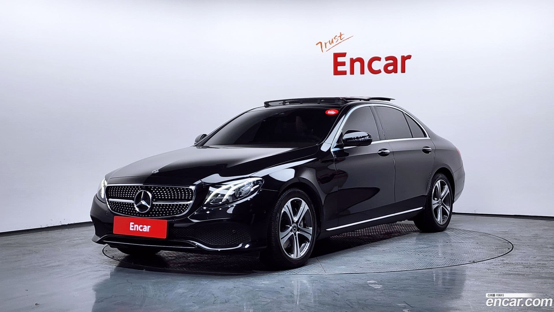 Main__Slider__Photo:E-Class Mercedes-Benz 2019.9-0