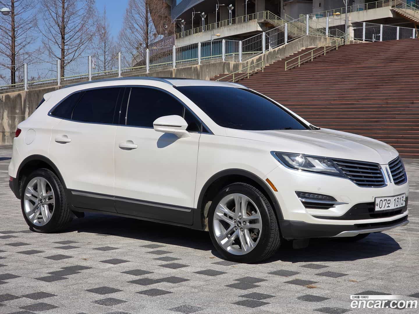 MKC Lincoln 2017.4-OUTER-002