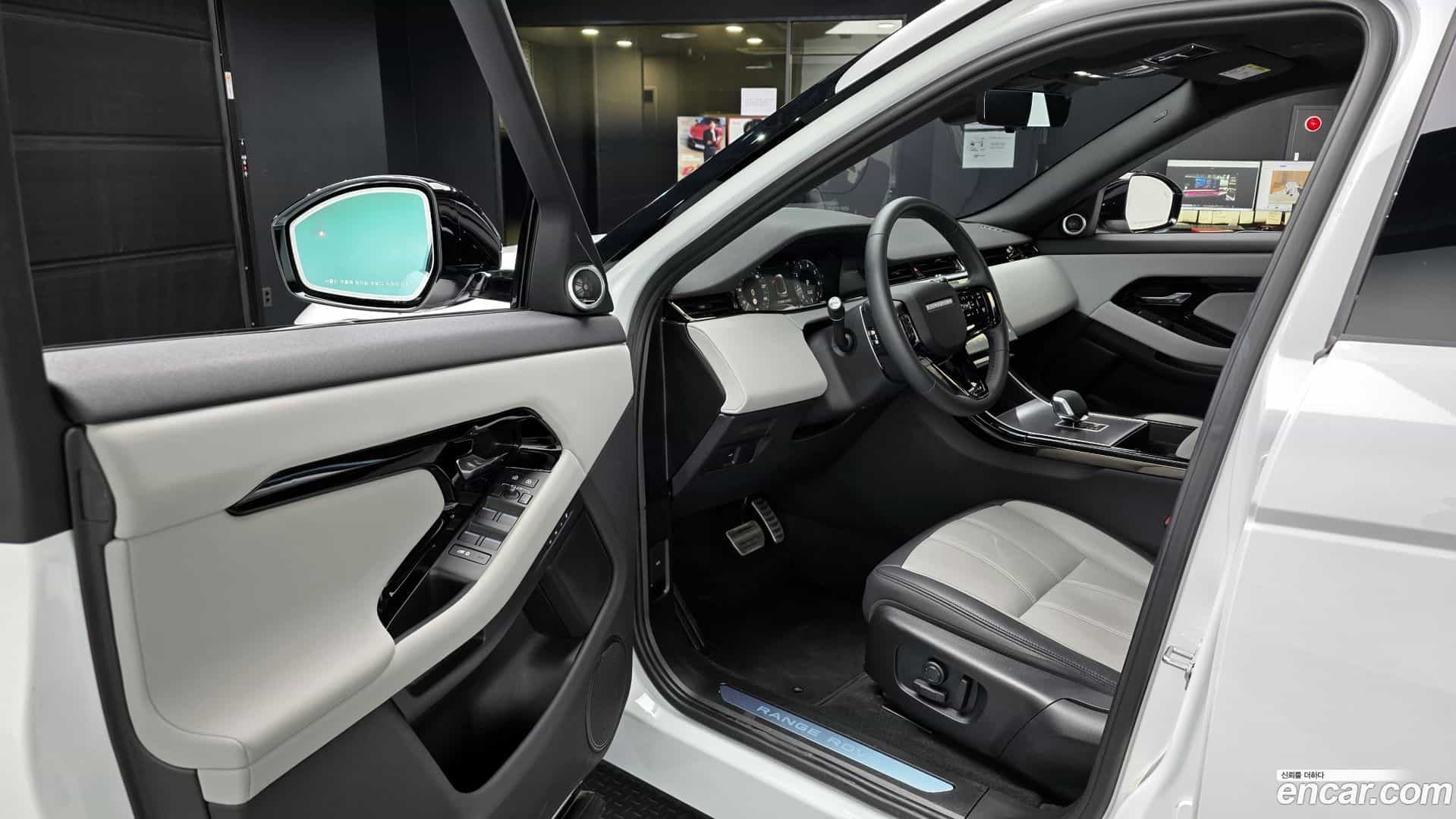 Range Rover Evoque Land Rover 2025.5-OPTION-015