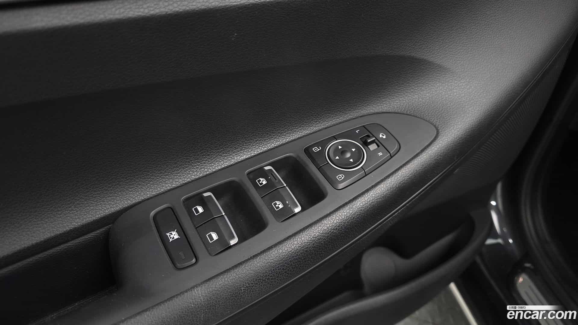 Grandeur Hyundai 2019.1-OPTION-020
