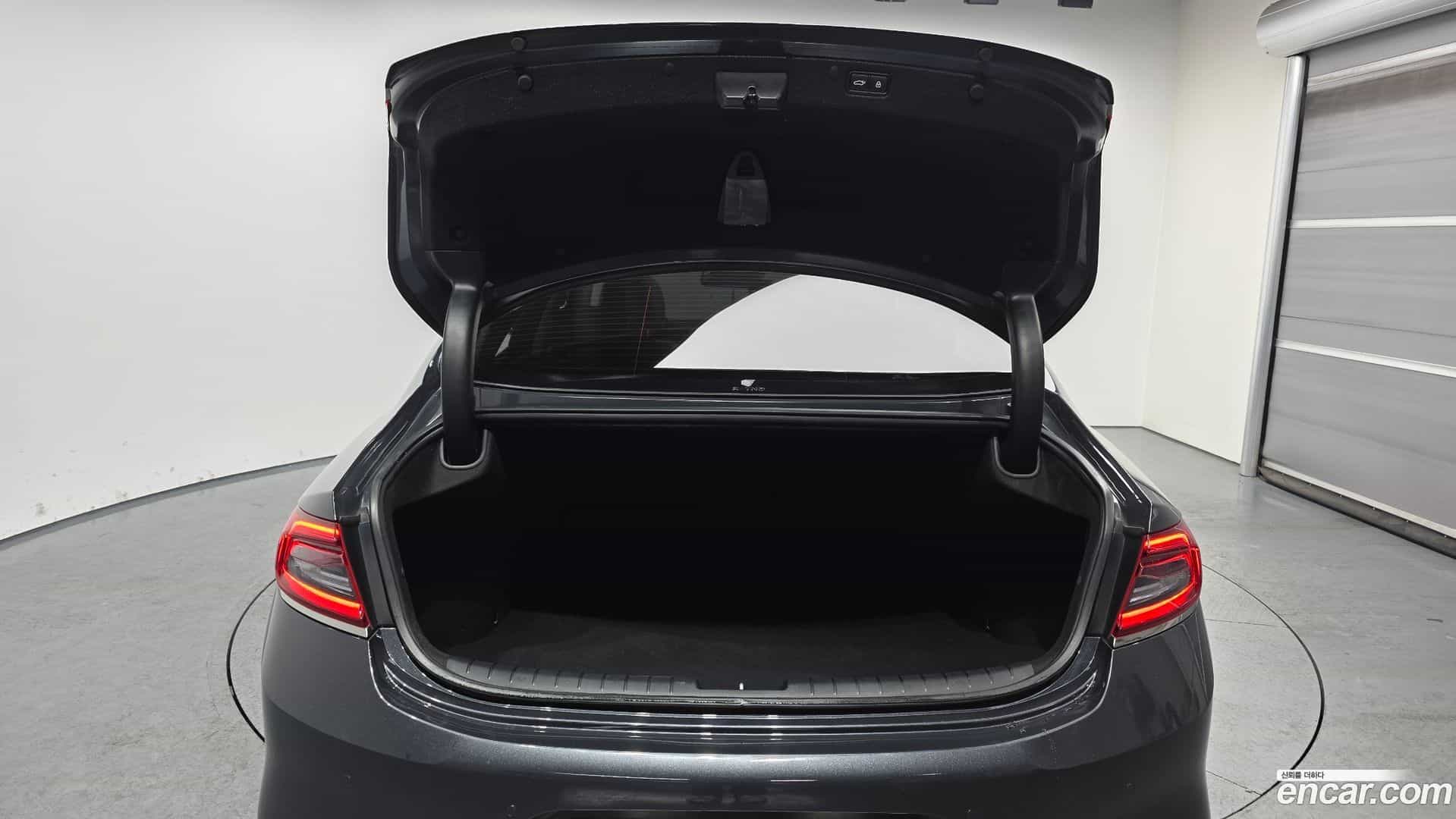 Grandeur Hyundai 2019.1-OPTION-024