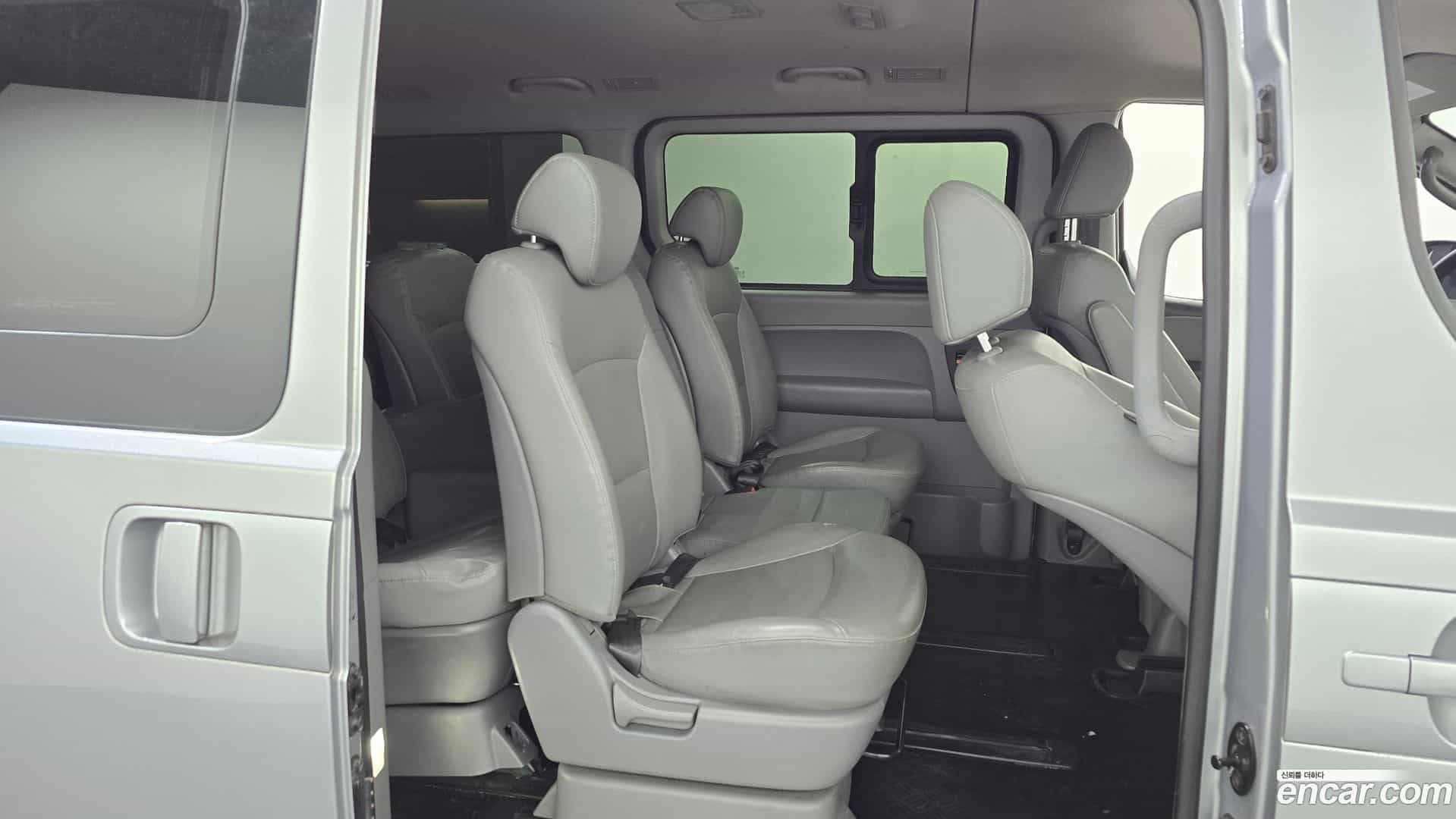 Starex Hyundai 2017.8-OPTION-016