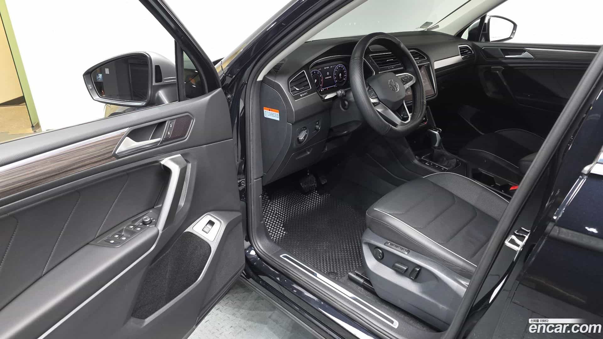 Tiguan Volkswagen 2024.10-OPTION-016
