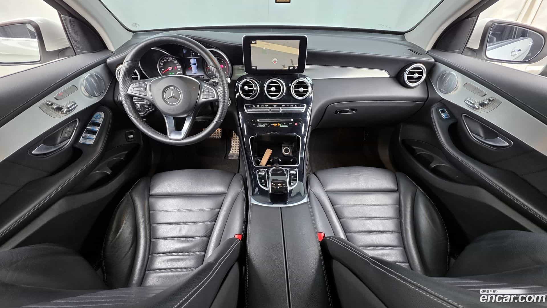 GLC-Class Mercedes-Benz 2018.6-INNER-007