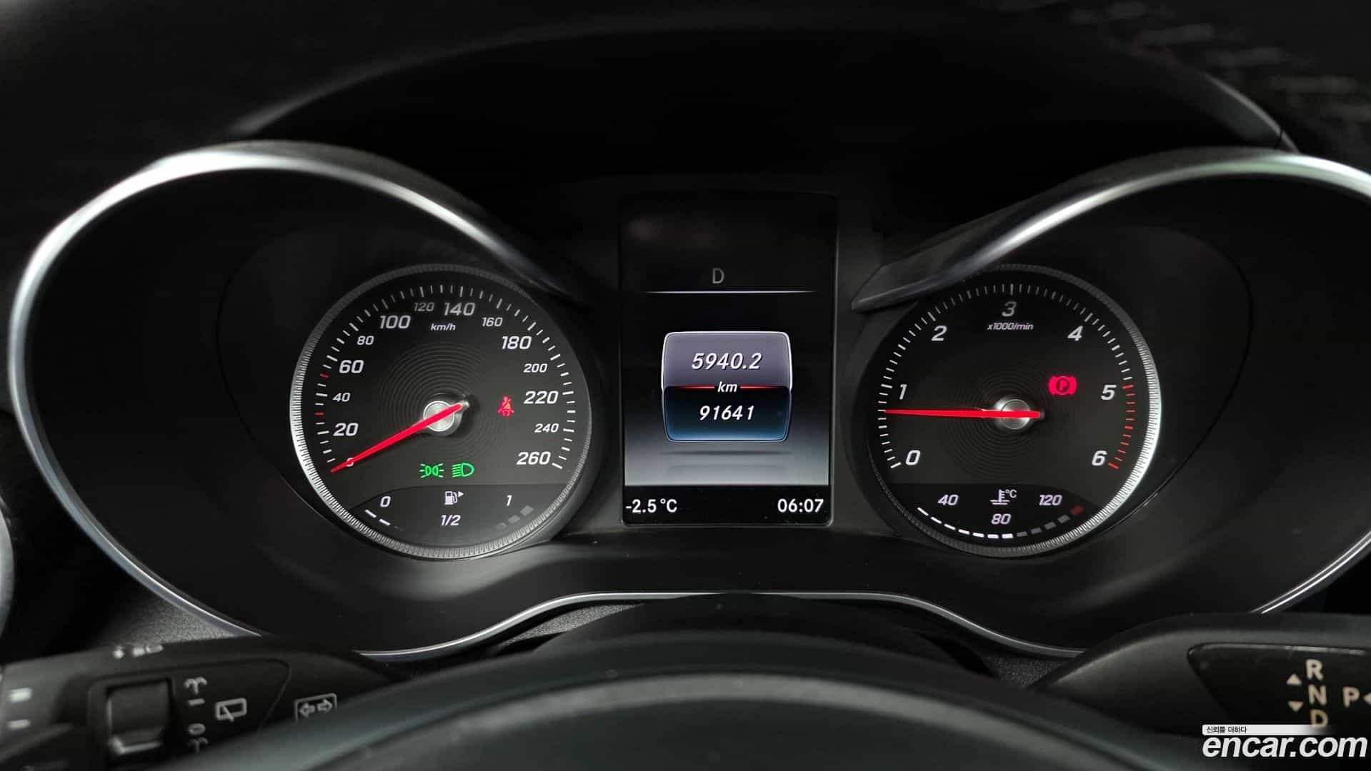 GLC-Class Mercedes-Benz 2018.6-INNER-008