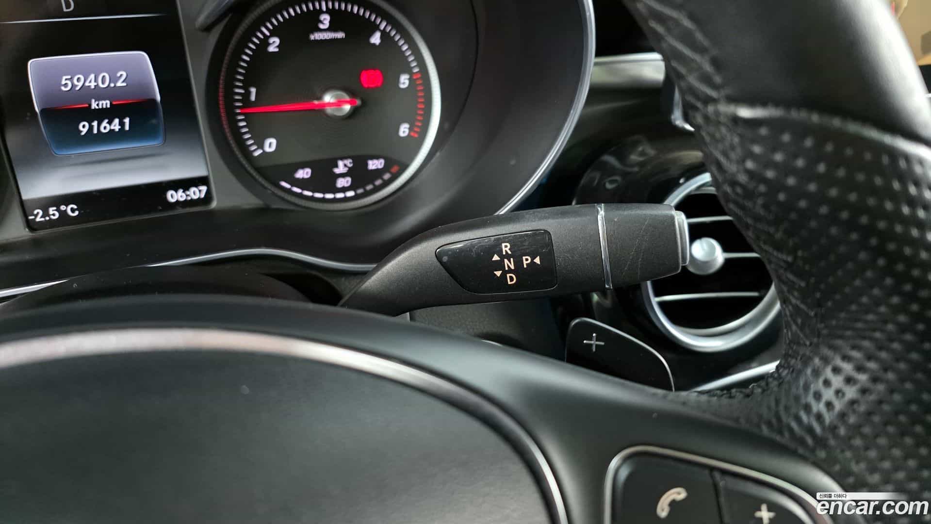 GLC-Class Mercedes-Benz 2018.6-INNER-009