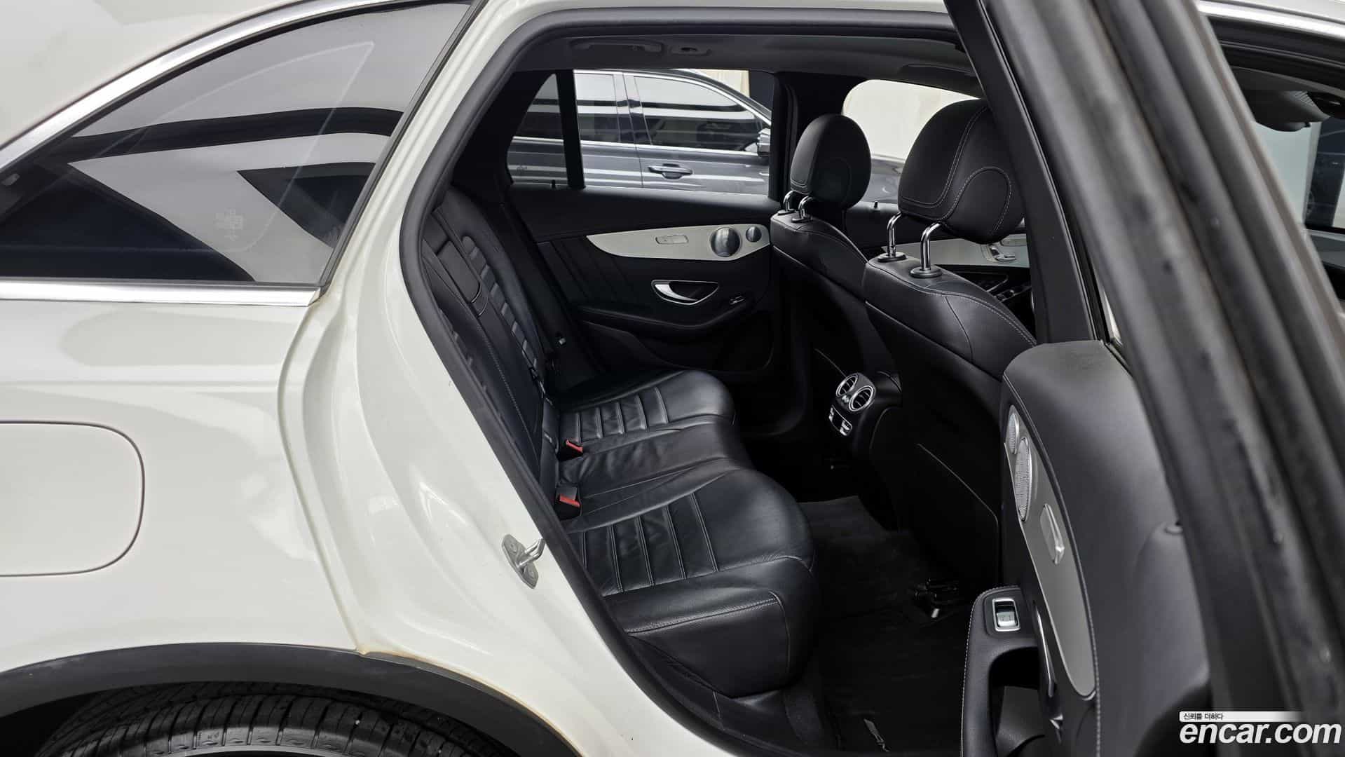 GLC-Class Mercedes-Benz 2018.6-OPTION-016