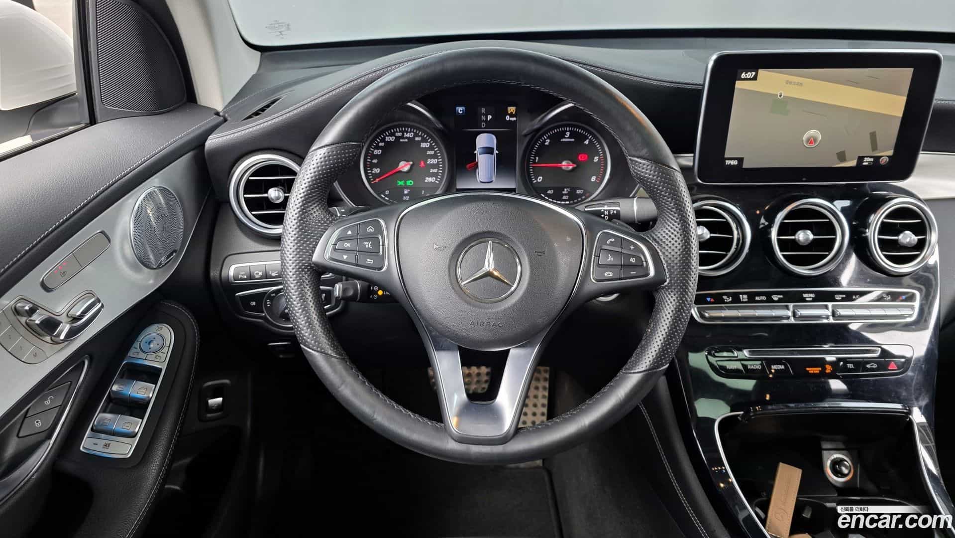 GLC-Class Mercedes-Benz 2018.6-OPTION-017