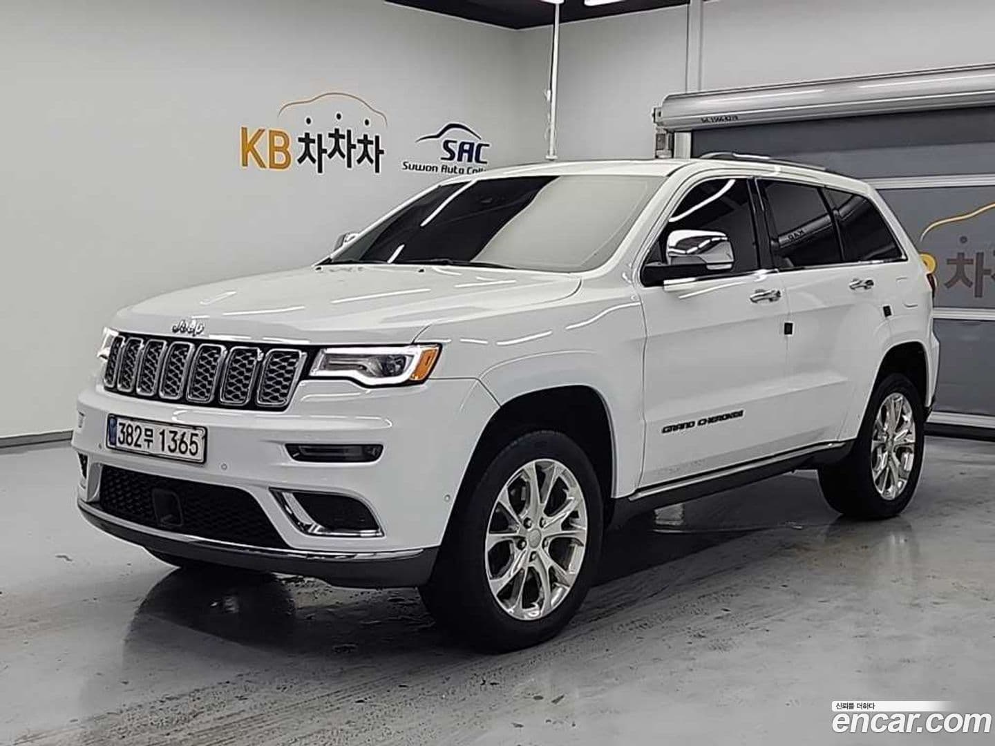 Main__Slider__Photo:Cherokee Jeep 2021.2-0