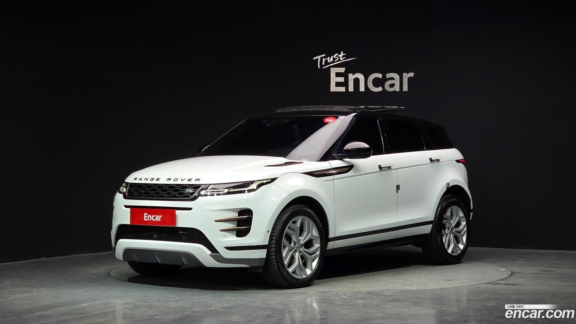 Main__Slider__Photo:Range Rover Evoque Land Rover 2022.3-0