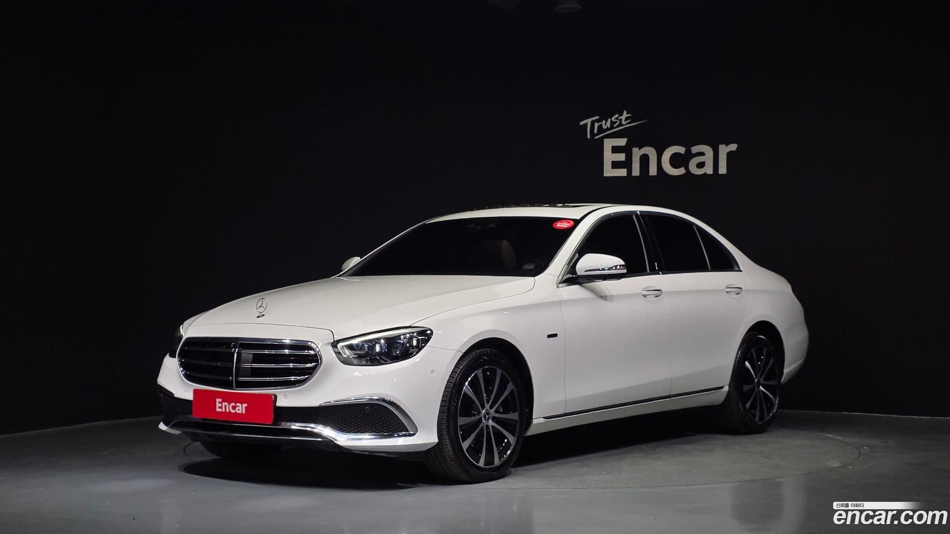Main__Slider__Photo:E-Class Mercedes-Benz 2020.11-0