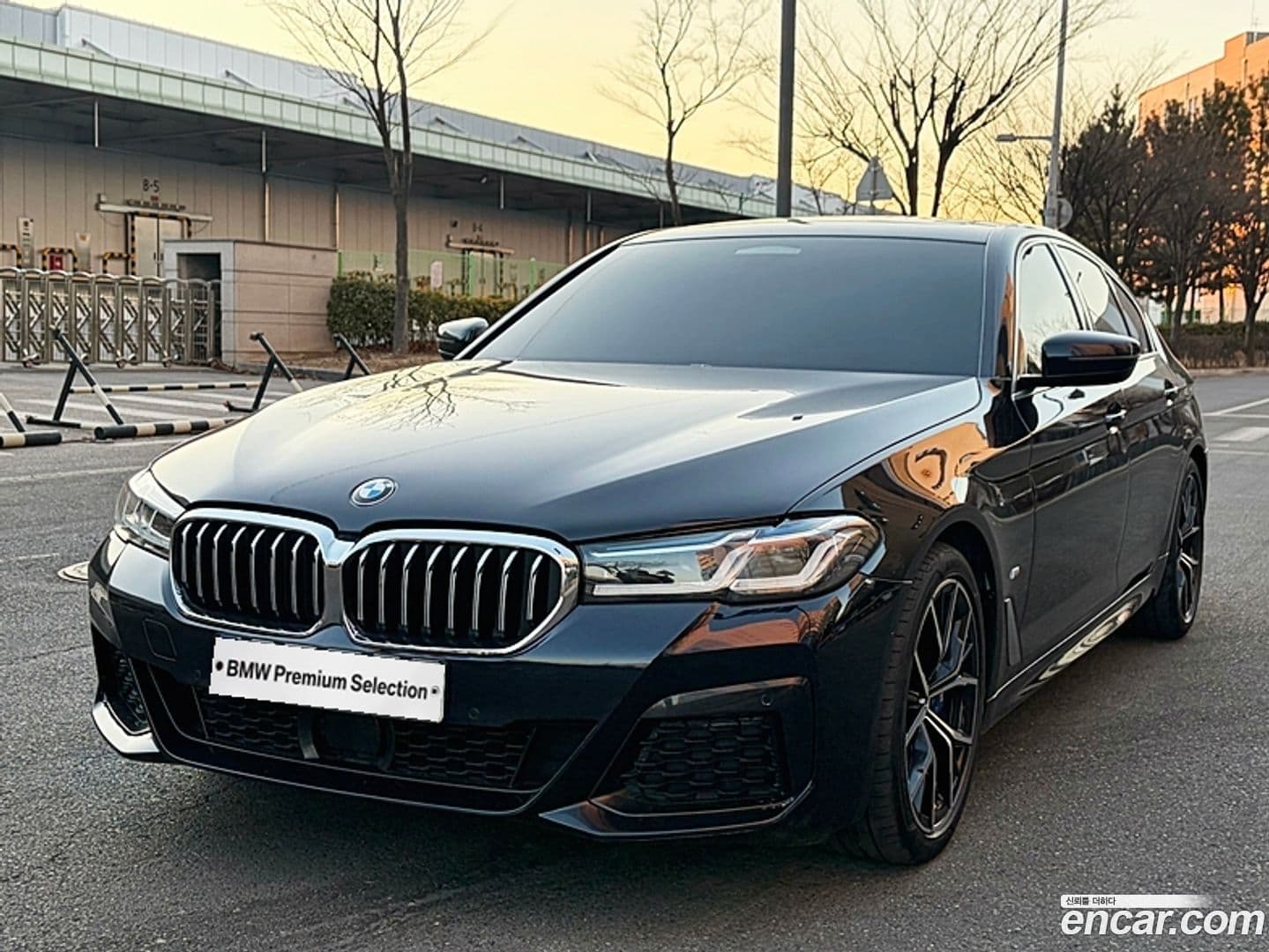 Main__Slider__Photo:5-Series BMW 2022.10-0