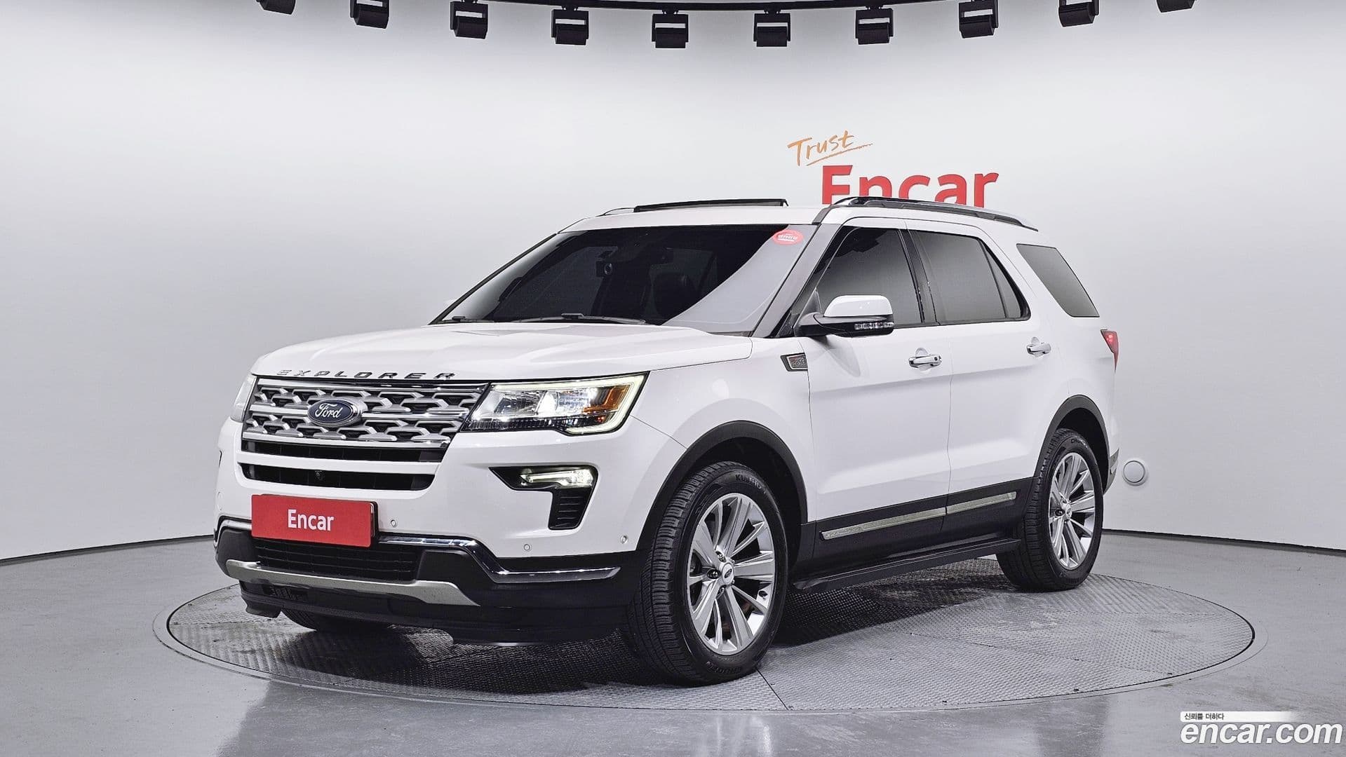 Main__Slider__Photo:Explorer Ford 2018.11-0