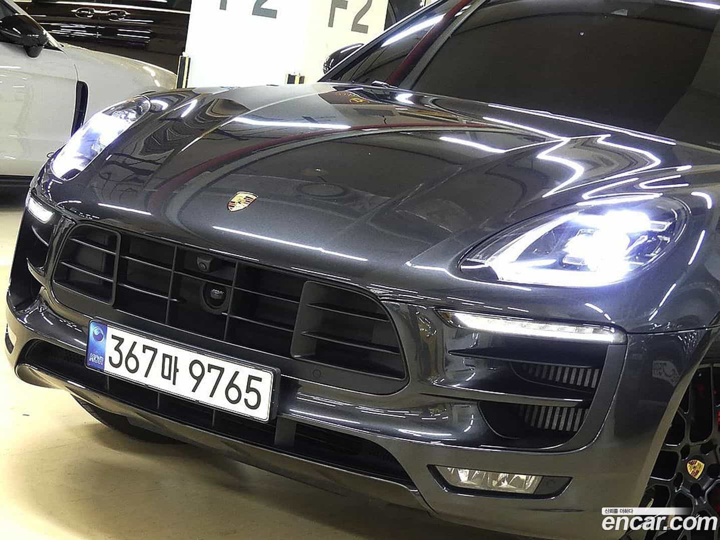 Macan Porsche 2017.8-OUTER-002