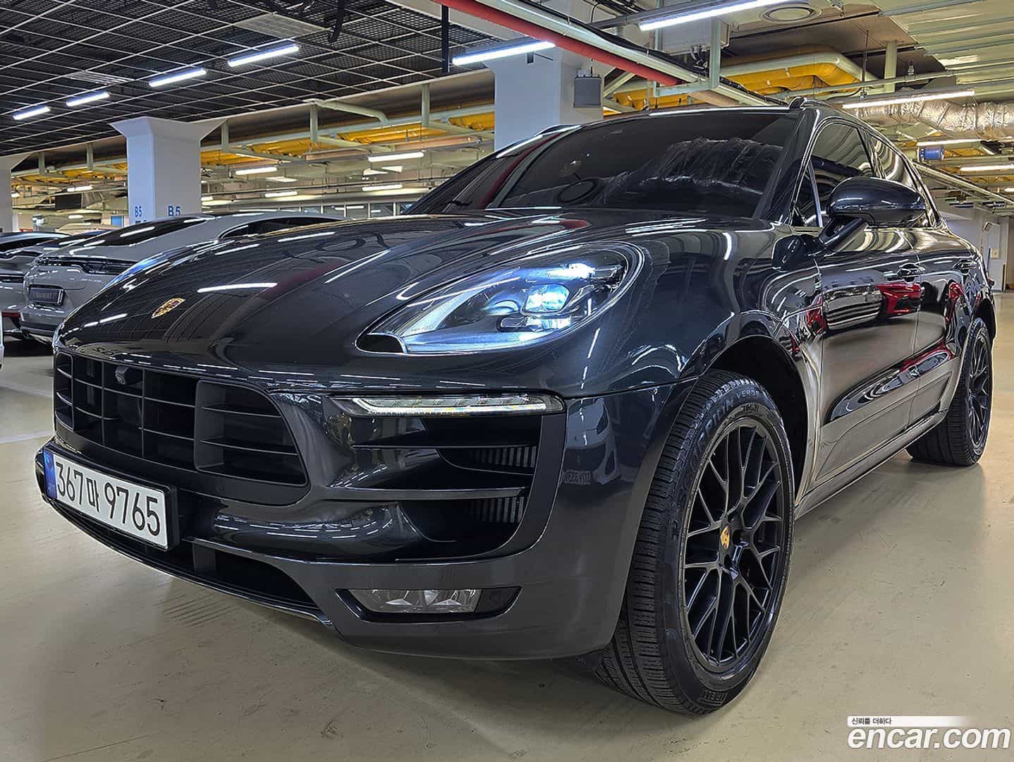 Macan Porsche 2017.8-OUTER-003