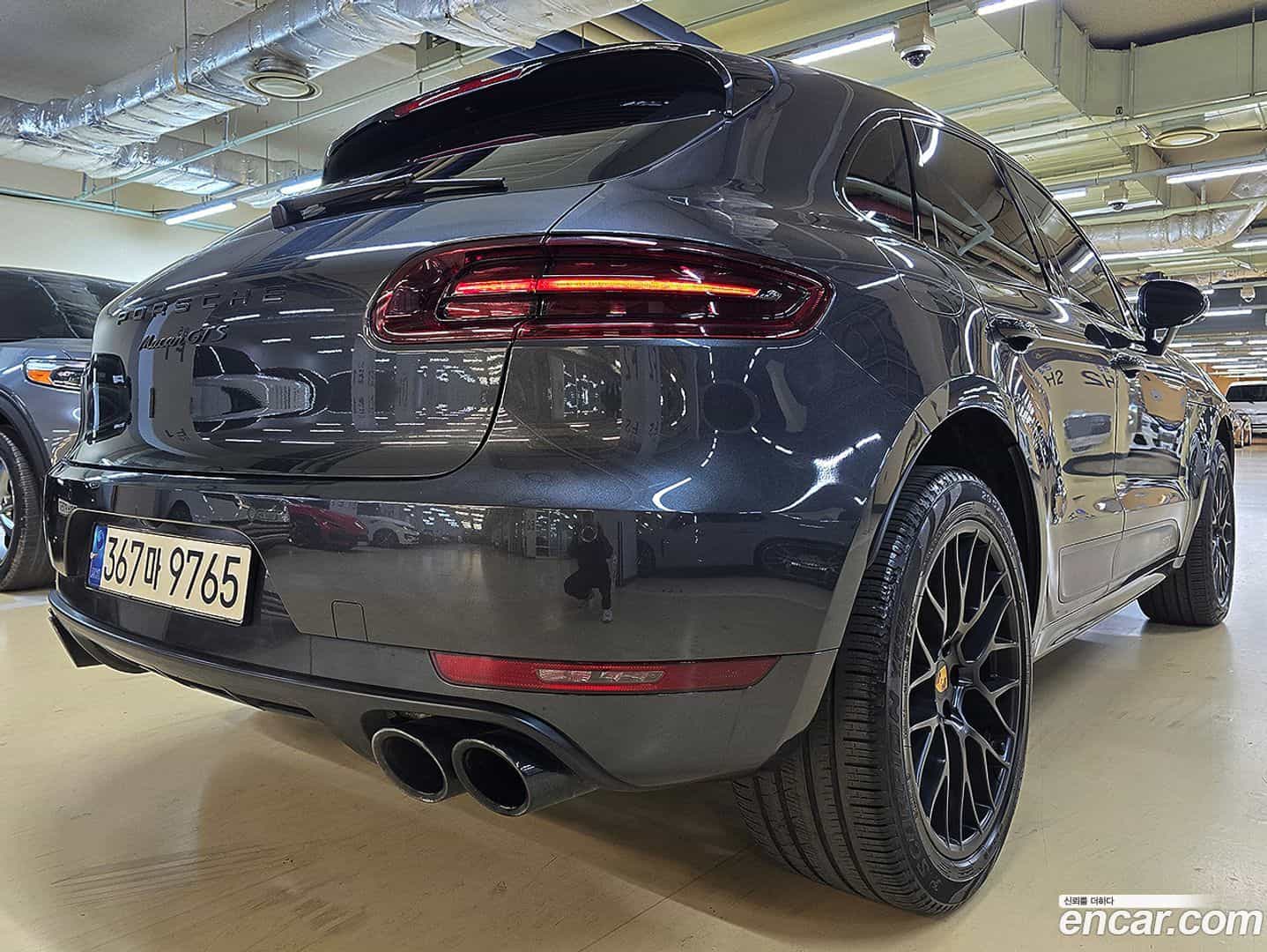 Macan Porsche 2017.8-OUTER-004