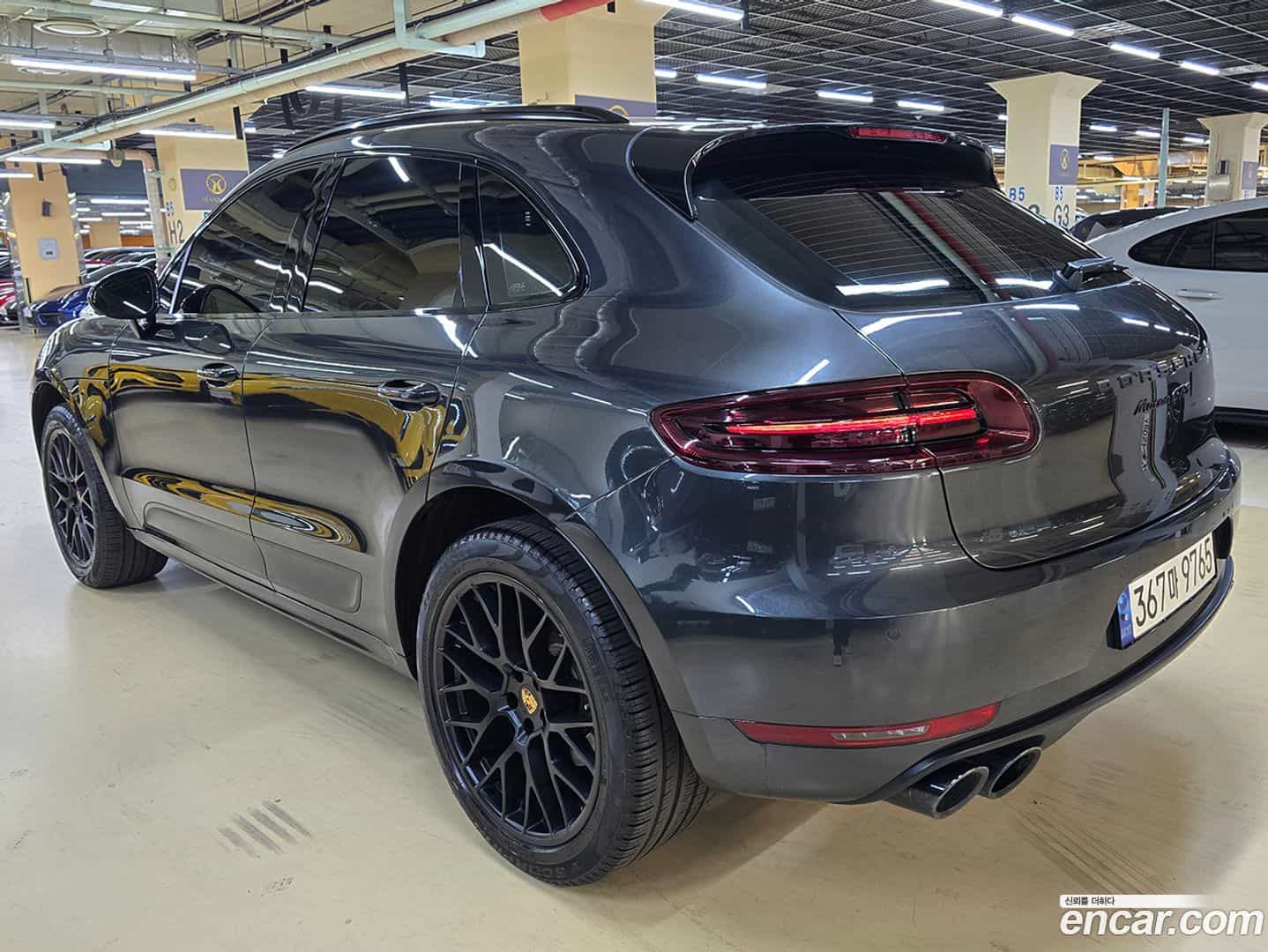 Macan Porsche 2017.8-OUTER-005