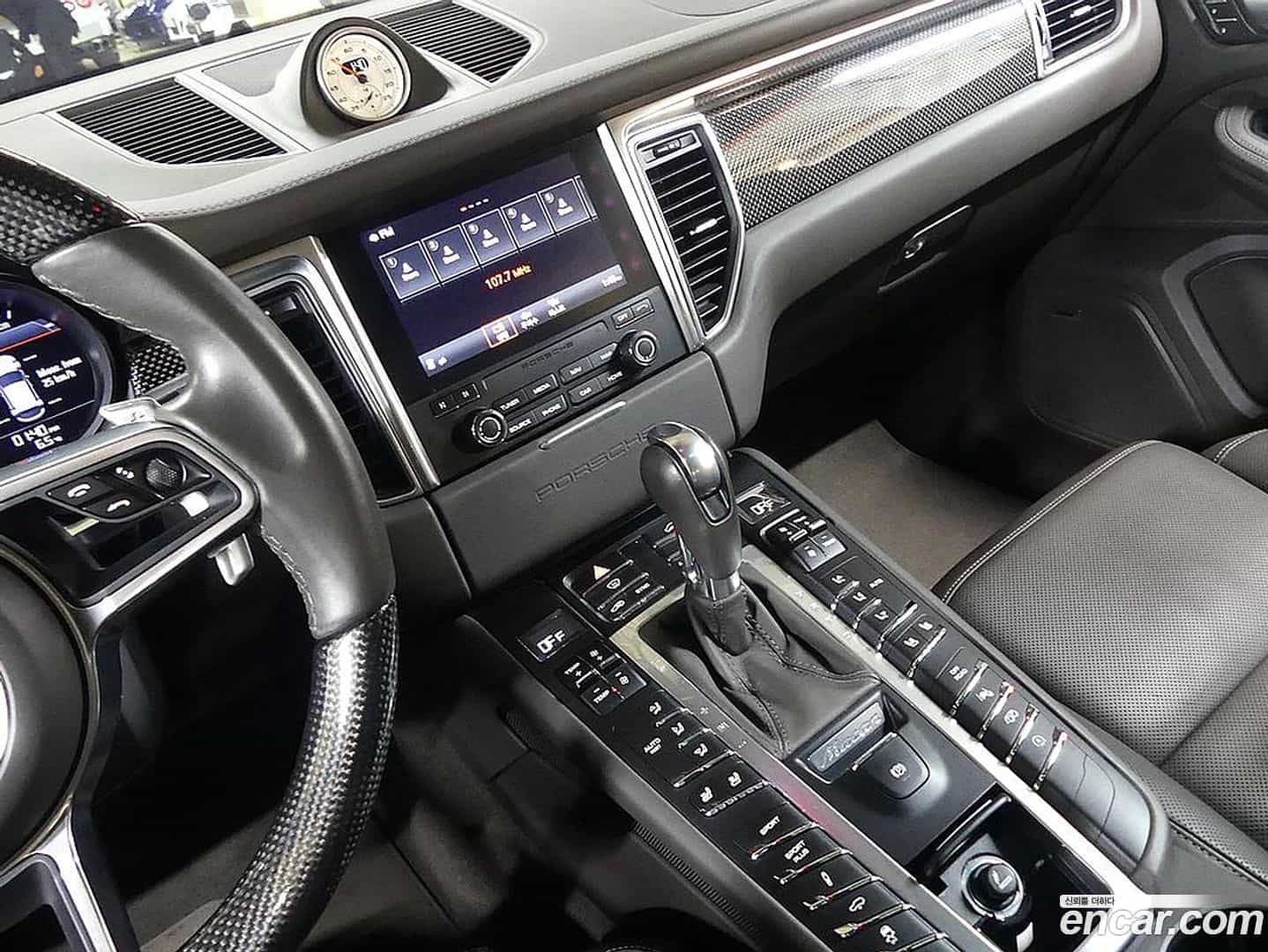 Macan Porsche 2017.8-OPTION-016
