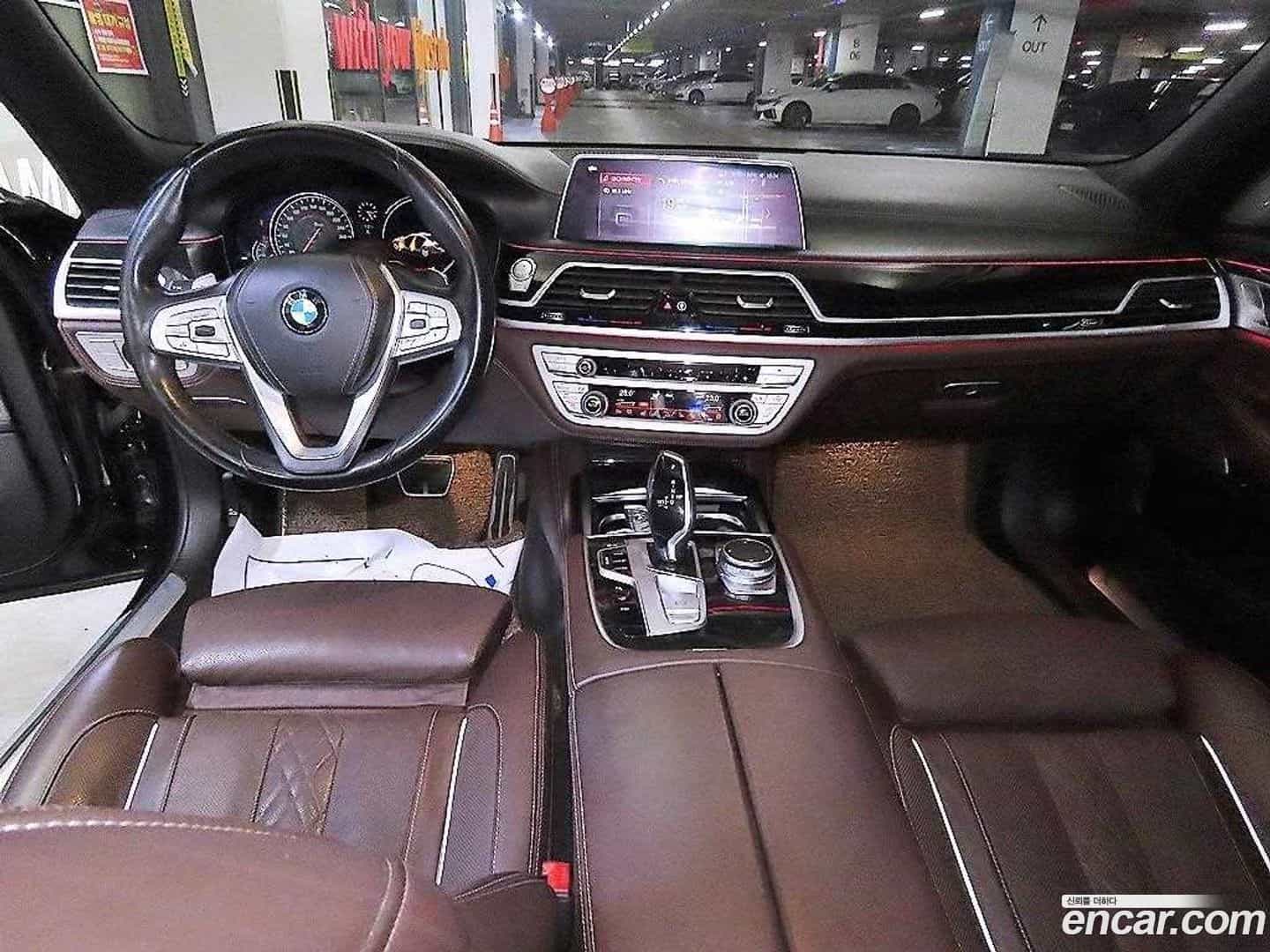 7-Series BMW 2018.11-INNER-010