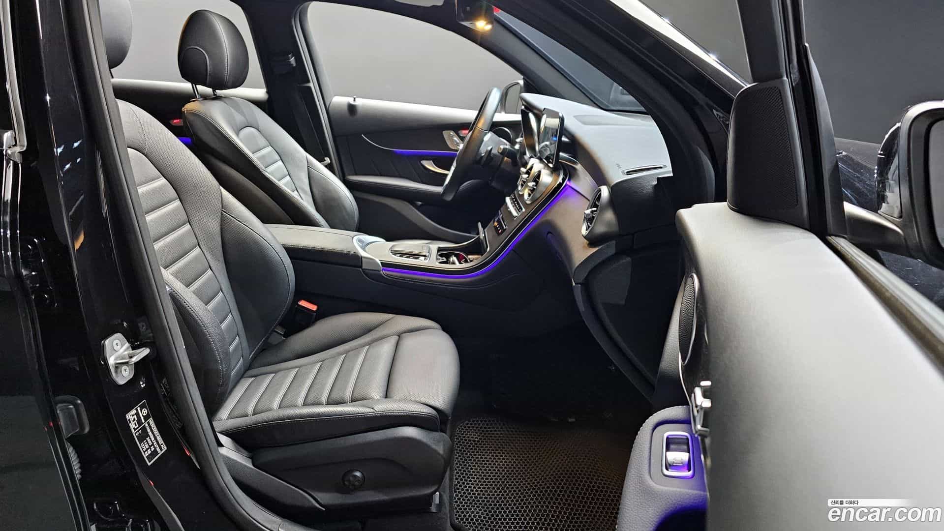 GLC-Class Mercedes-Benz 2020.7-INNER-010