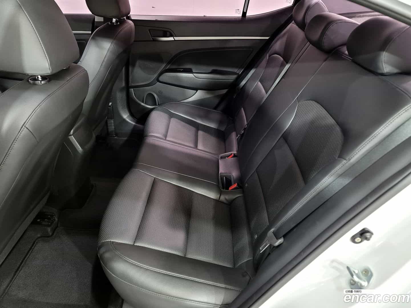 AVANTE Hyundai 2018.7-OPTION-023