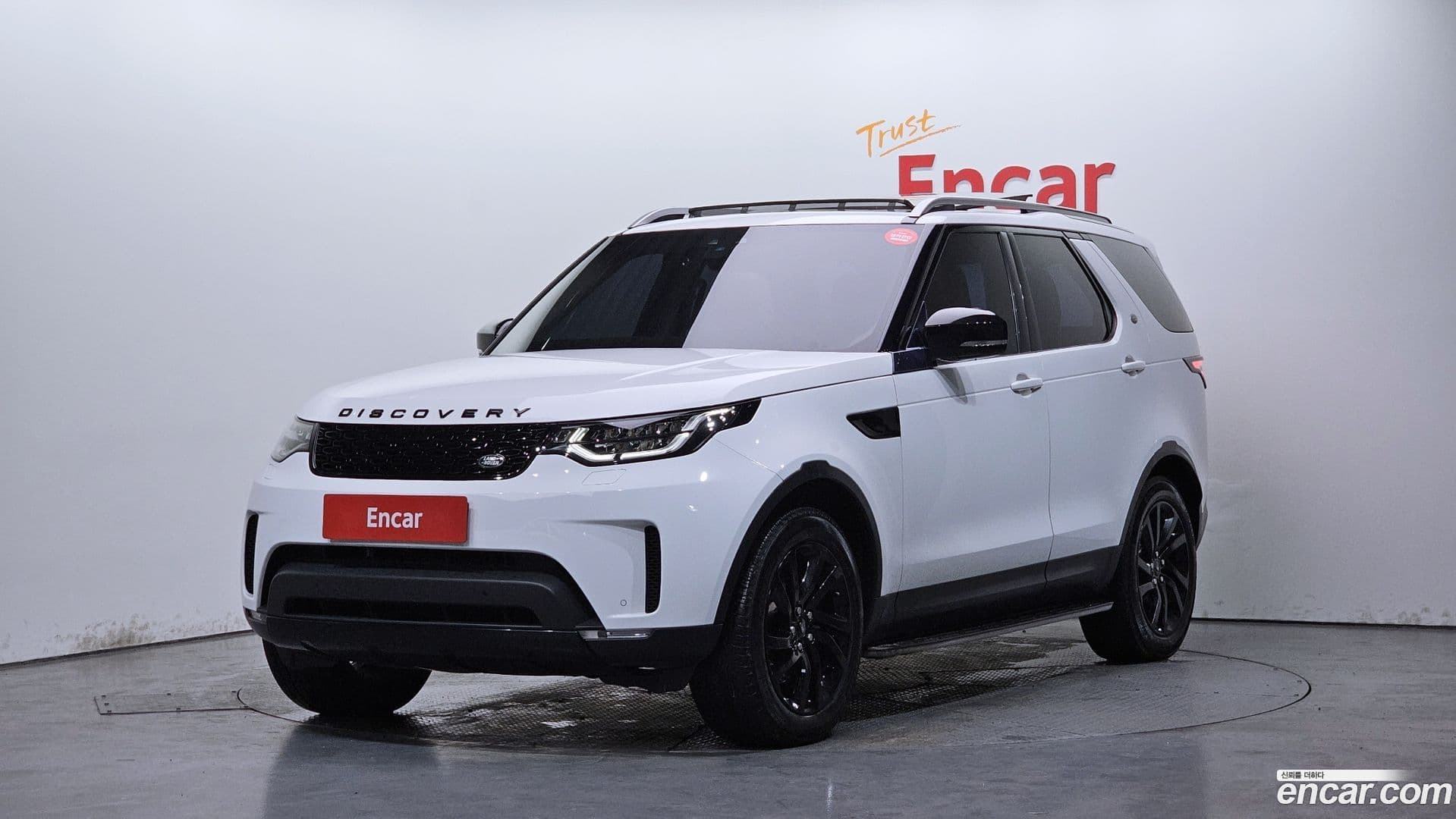 Main__Slider__Photo:Discovery Land Rover 2017.10-0