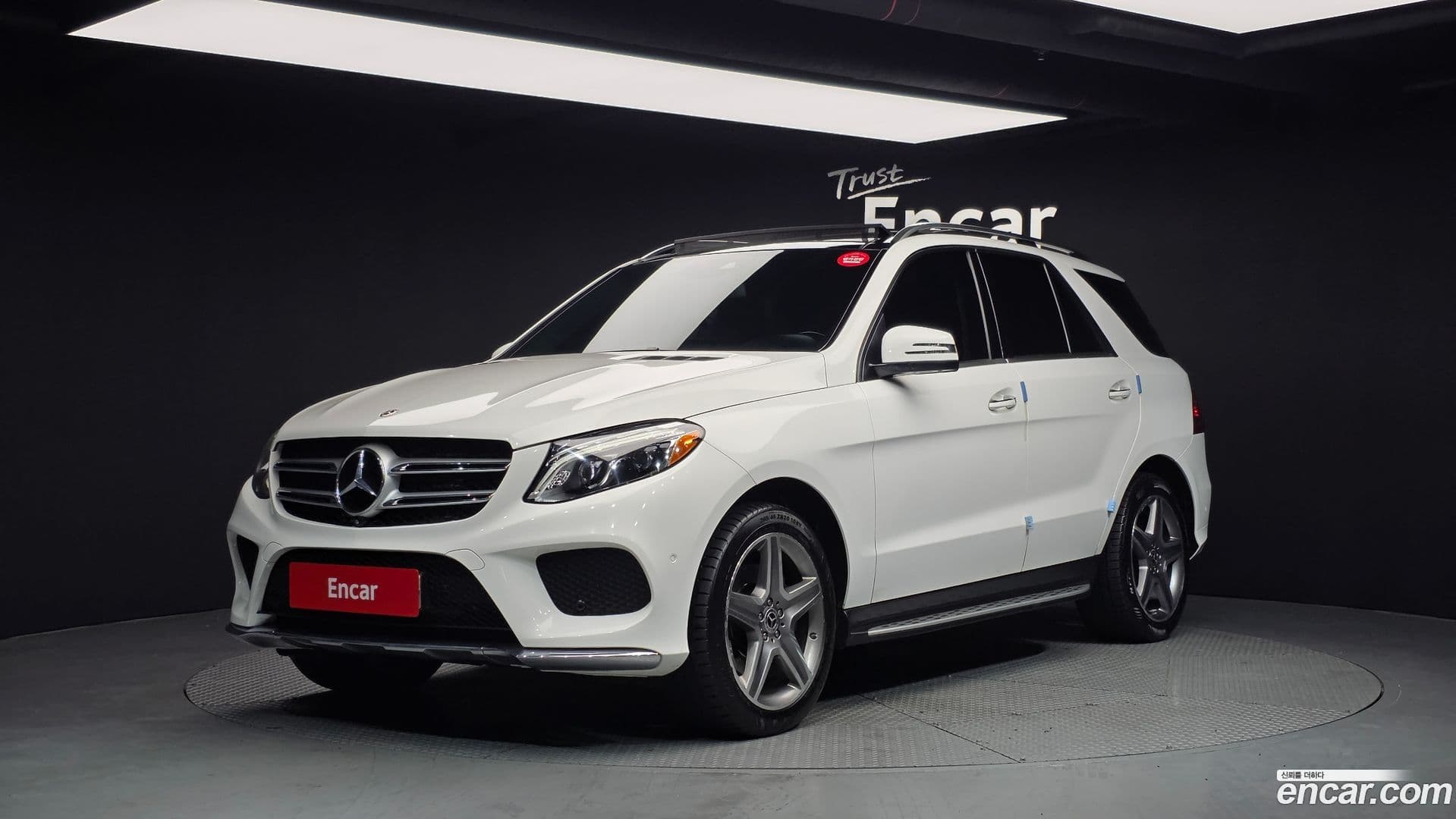 Main__Slider__Photo:GLE-Class Mercedes-Benz 2018.8-0