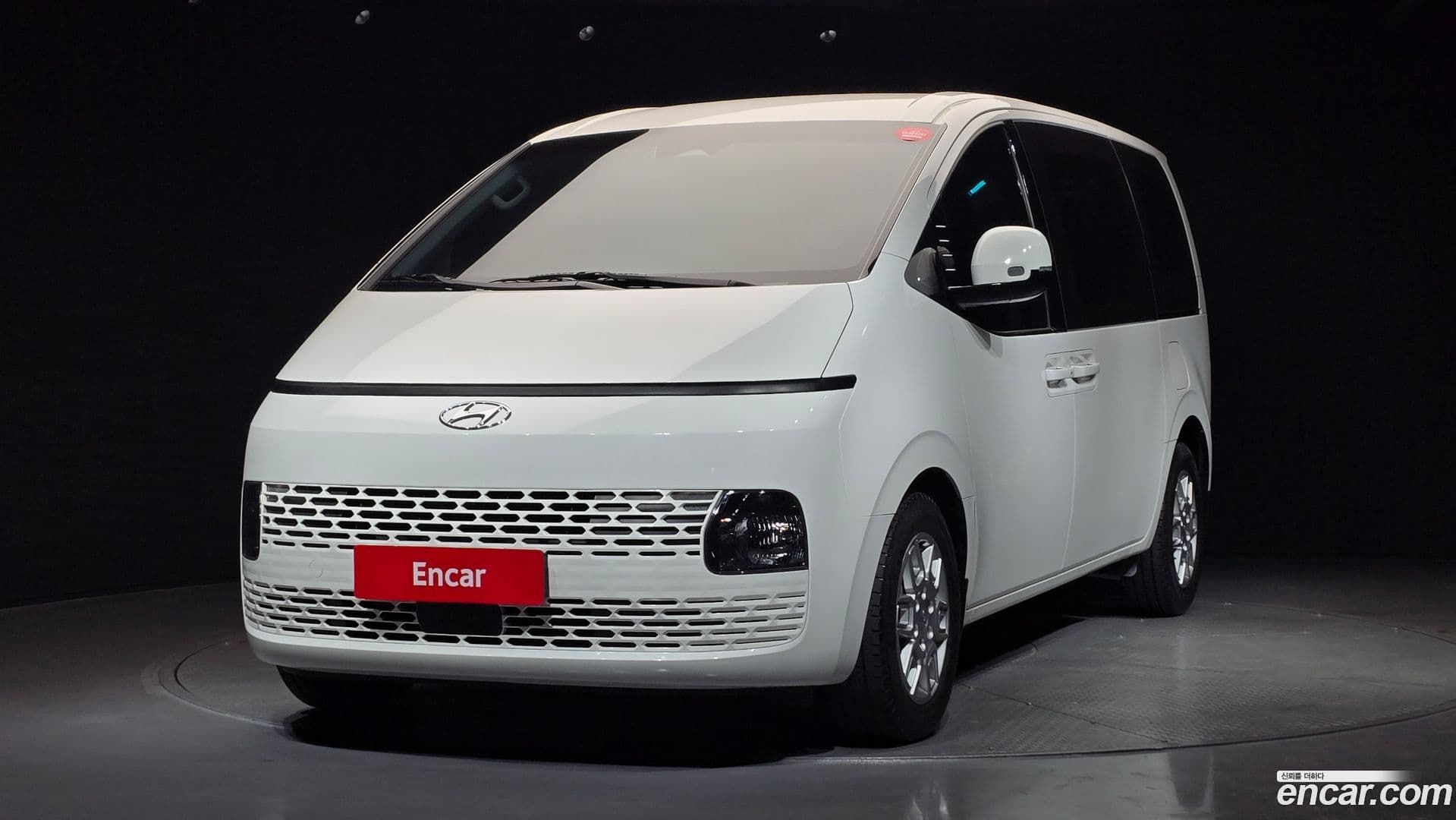 Main__Slider__Photo:Staria Hyundai 2022.7-0